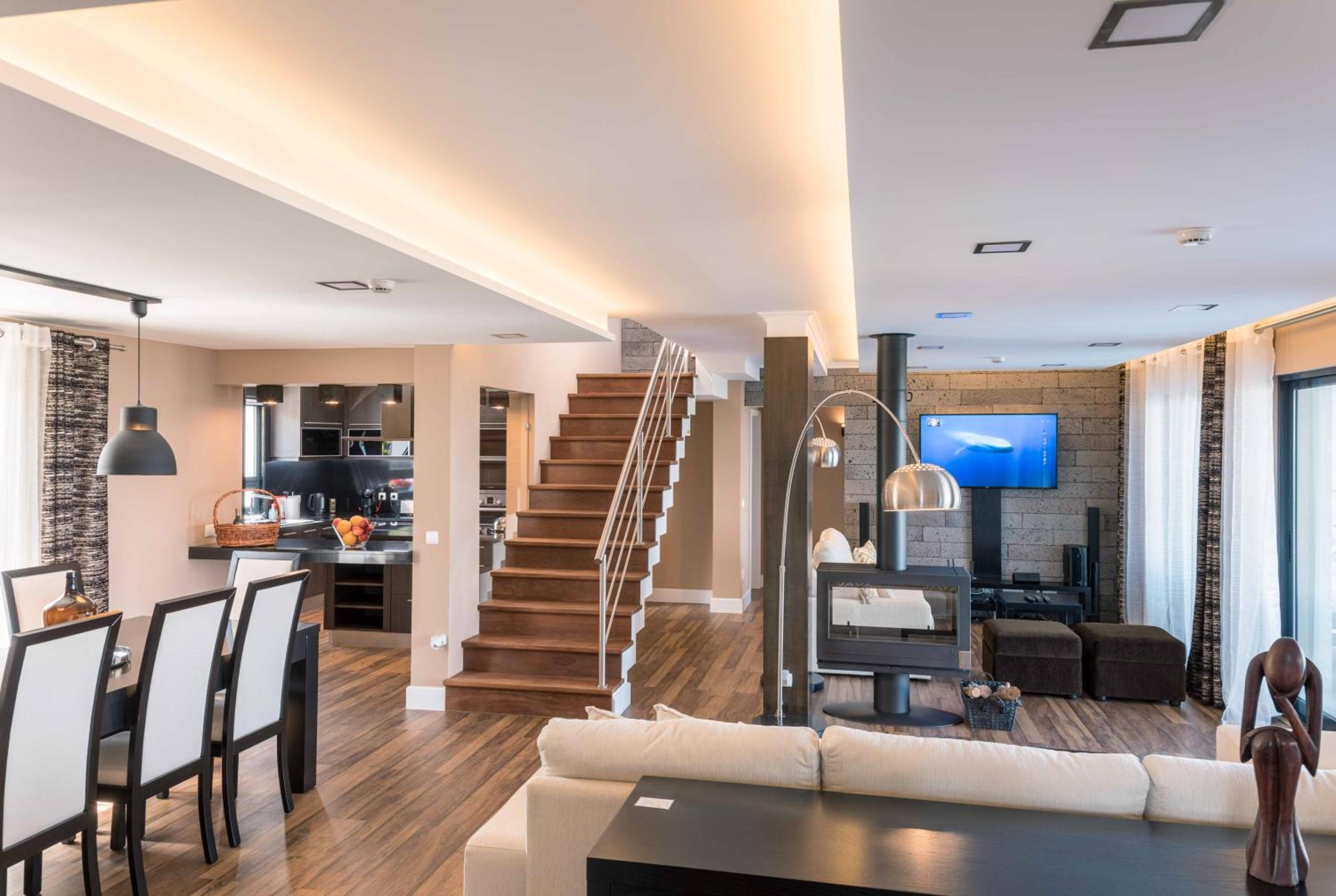 Villa photo 1