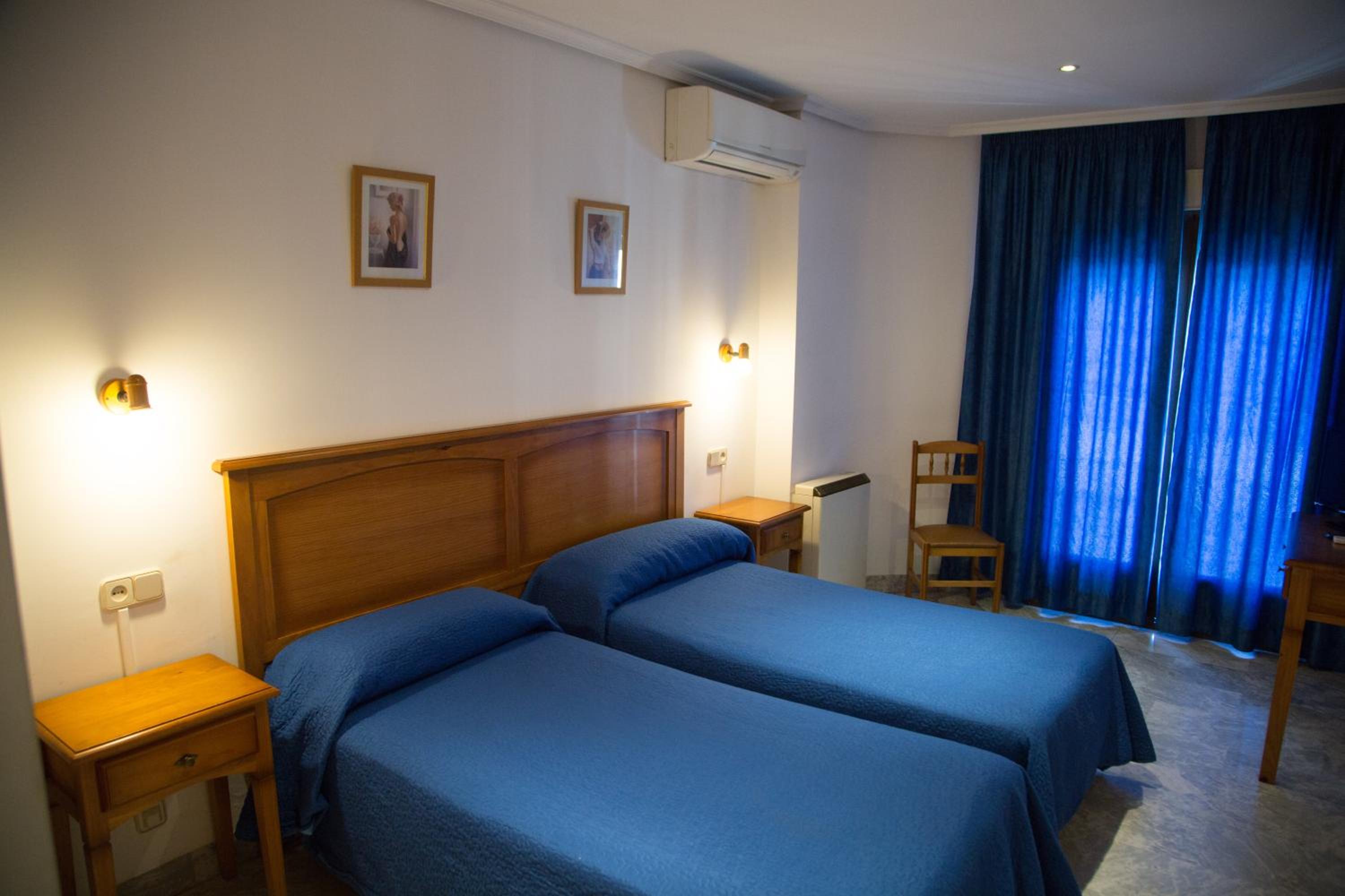 Double or Twin Room photo 3