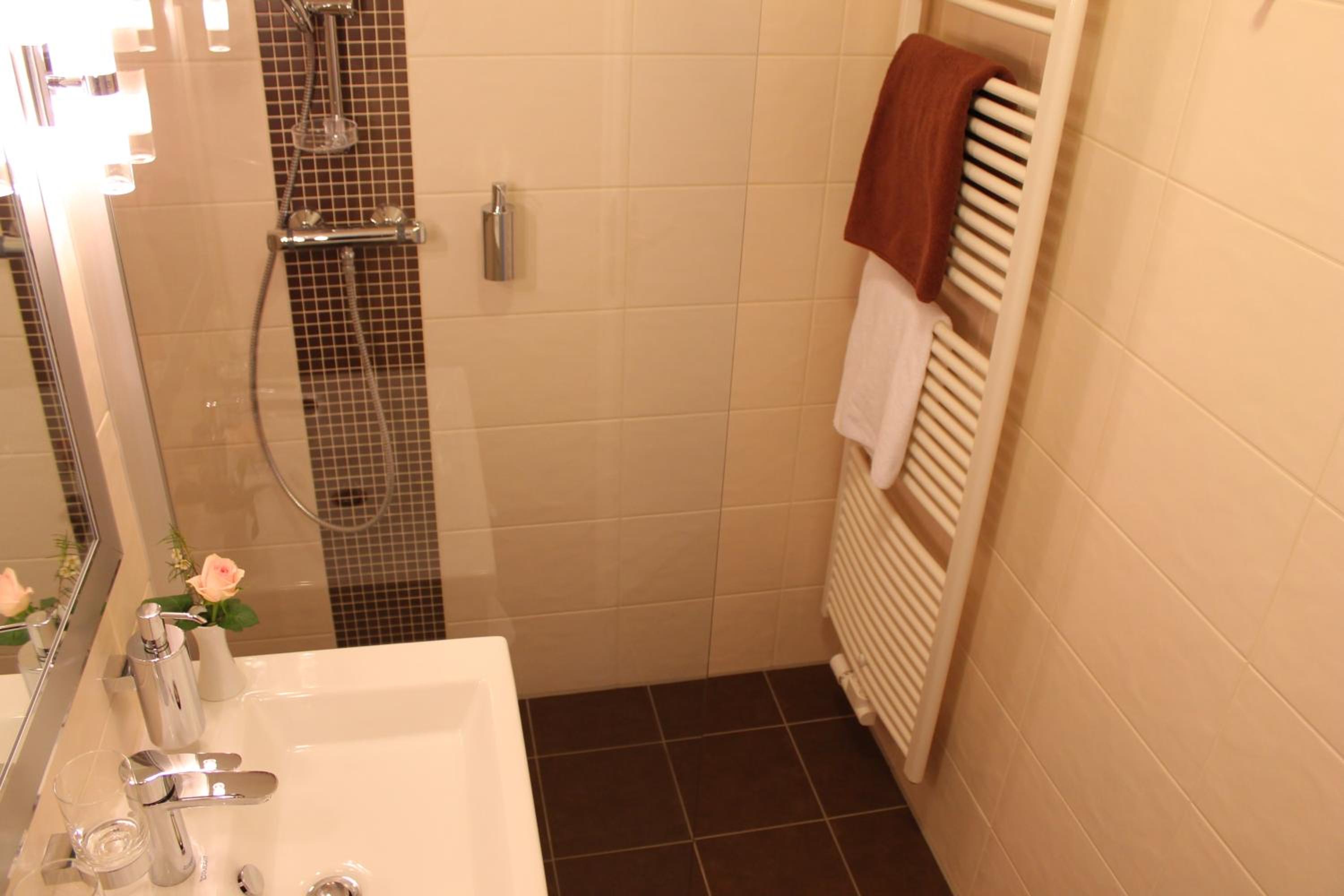 Double Room - Photo 5