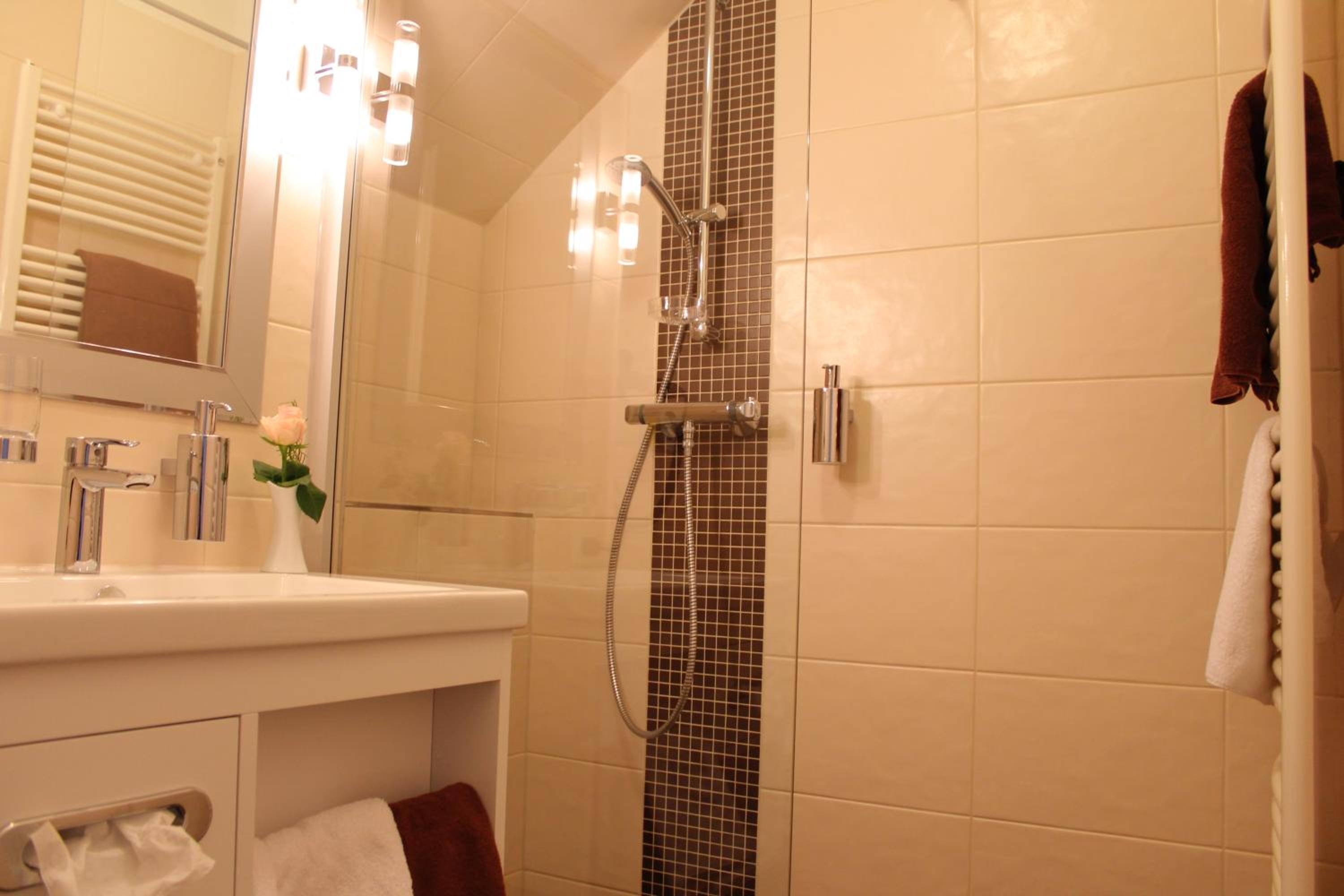 Double Room - Photo 4
