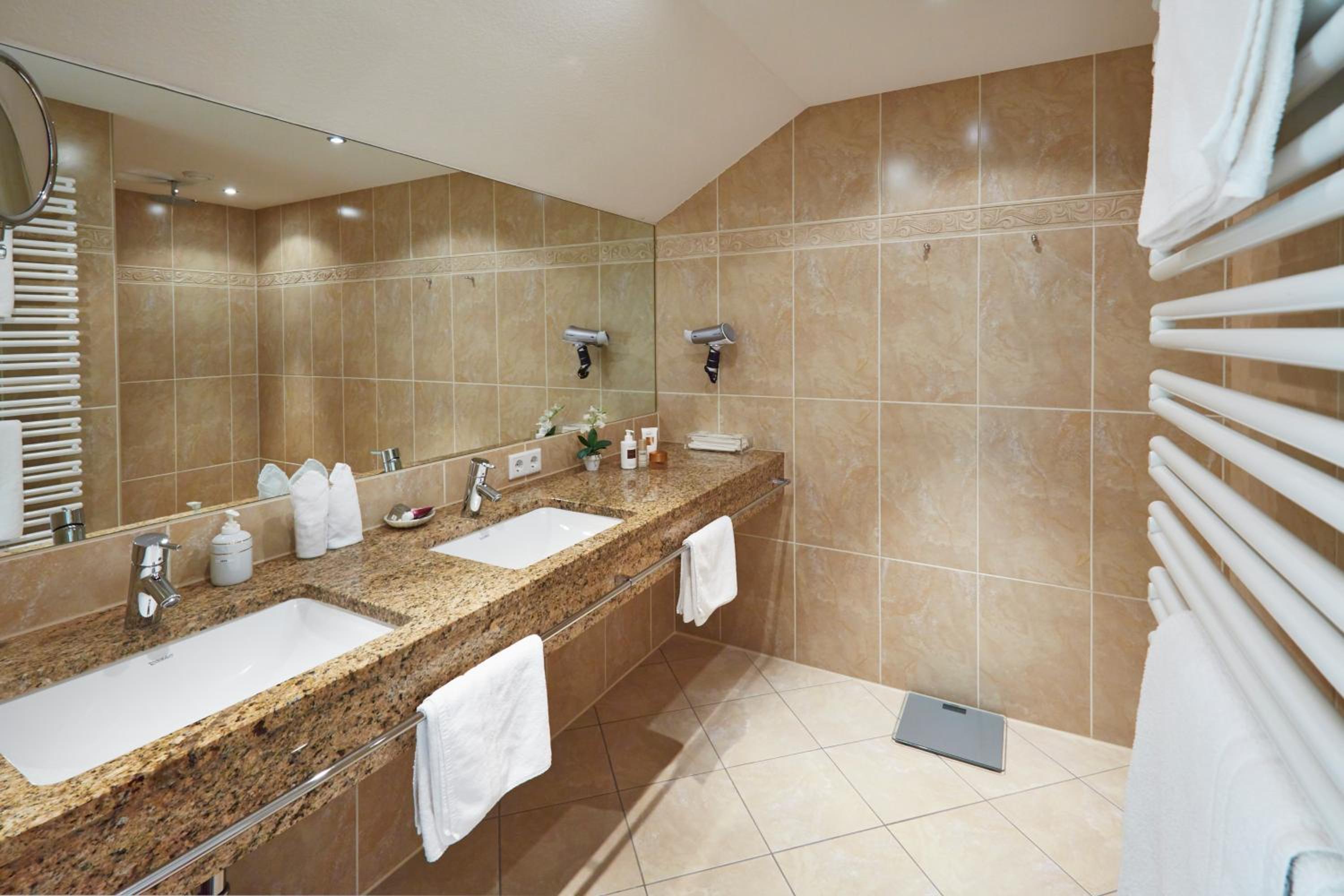 Deluxe Double Room with Balcony photo 2