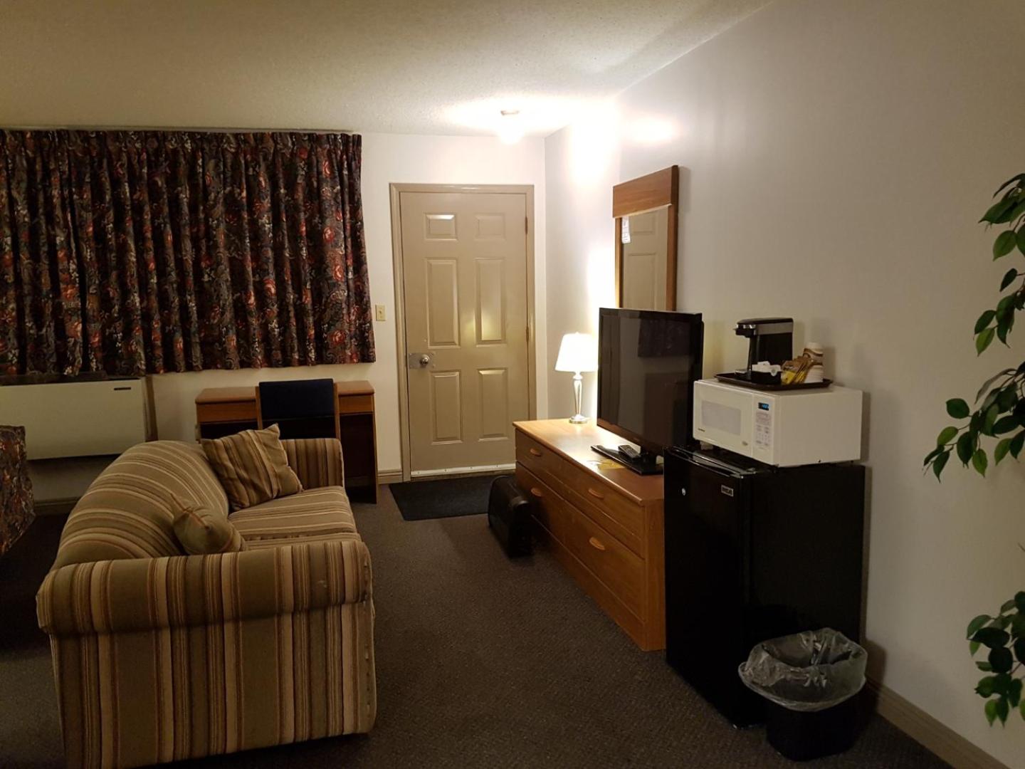 Family Room photo 3