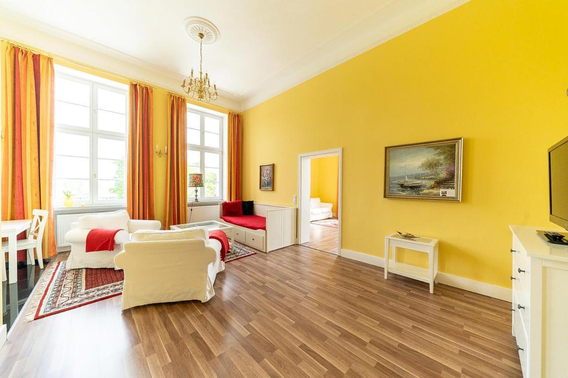Deluxe Apartment photo 2