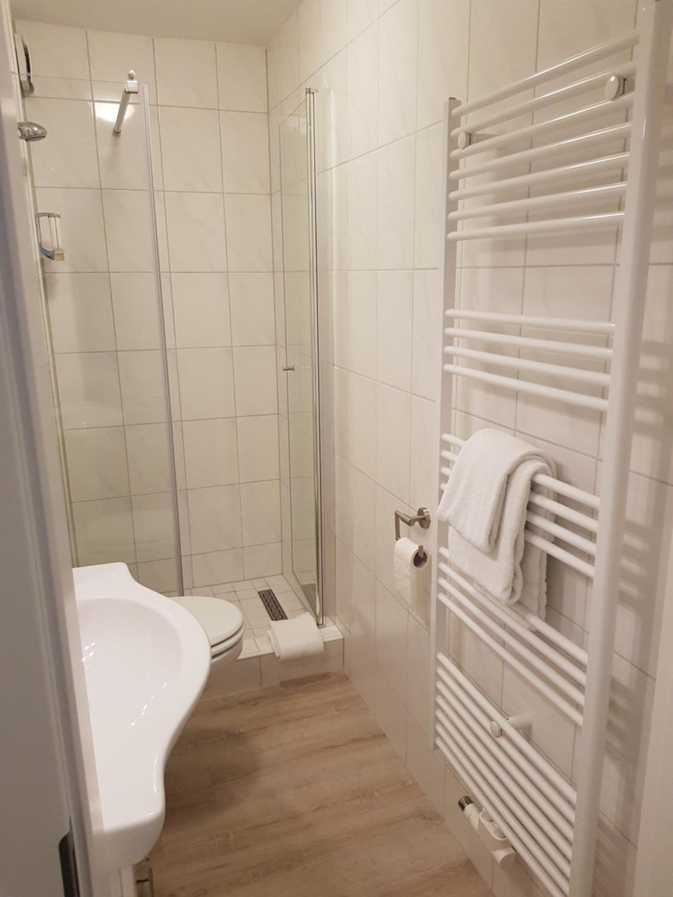 Single Room with Bathroom photo 3