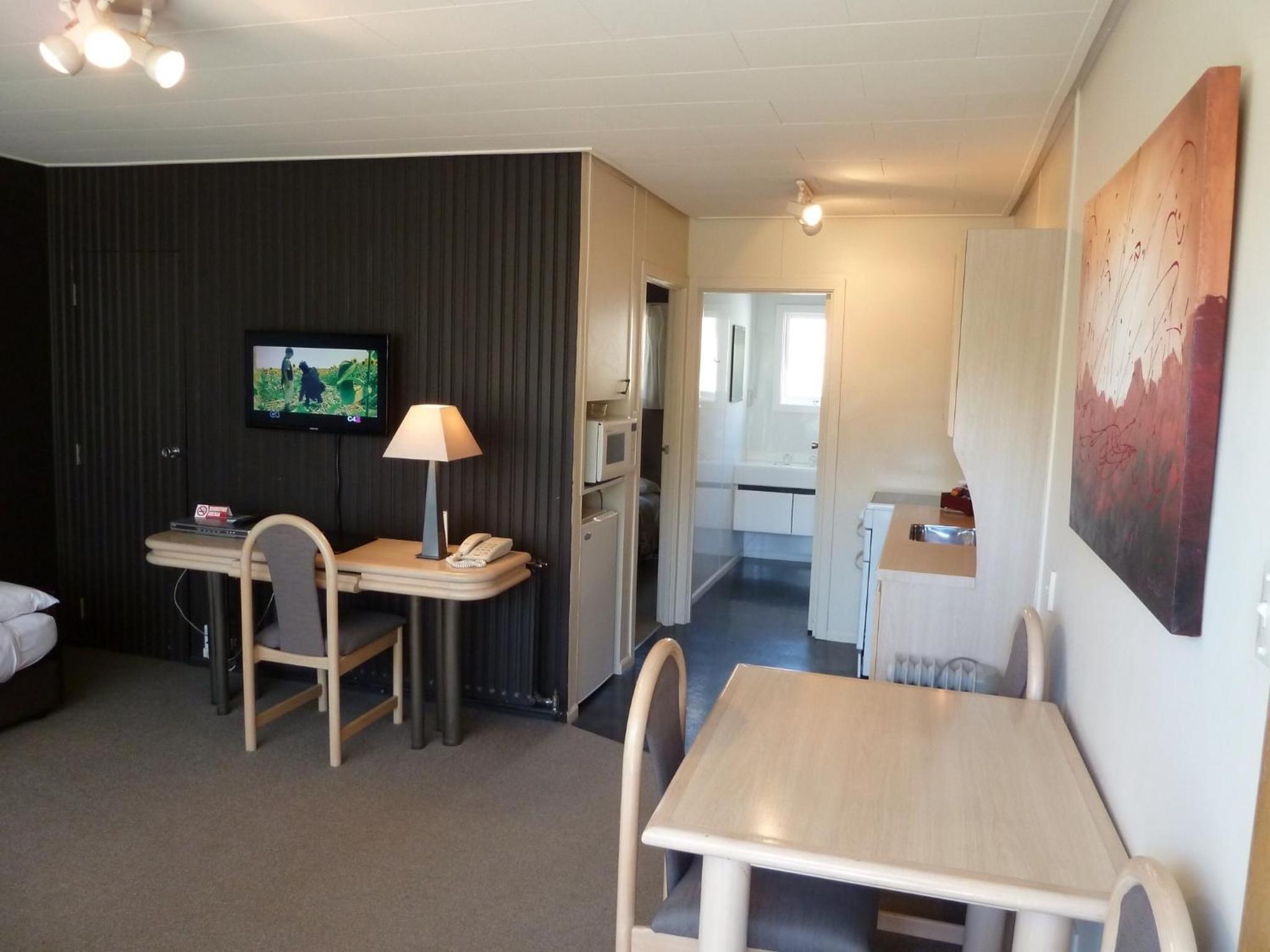 One-Bedroom Apartment - Photo 2
