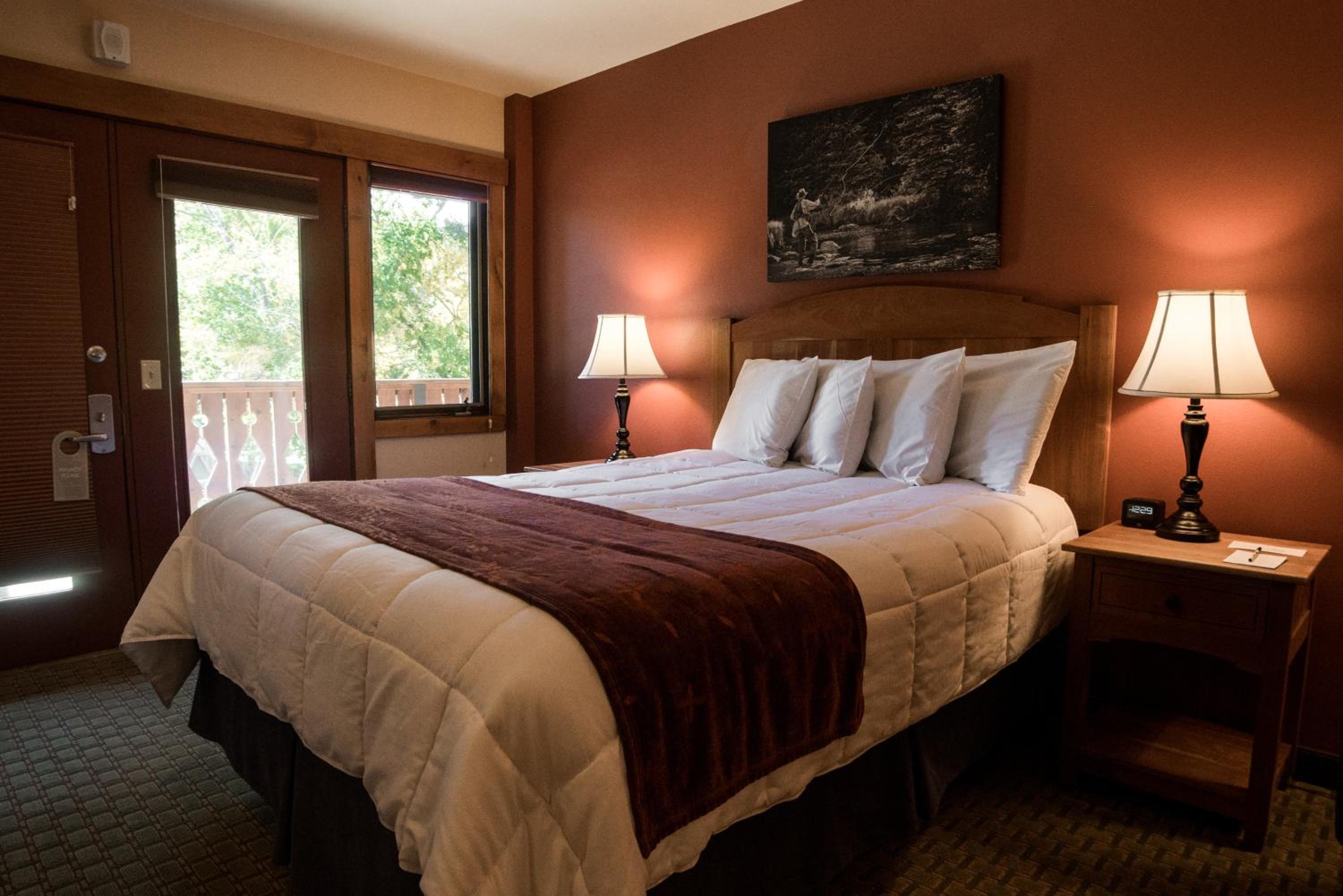 Queen Room - Non-Pet Friendly