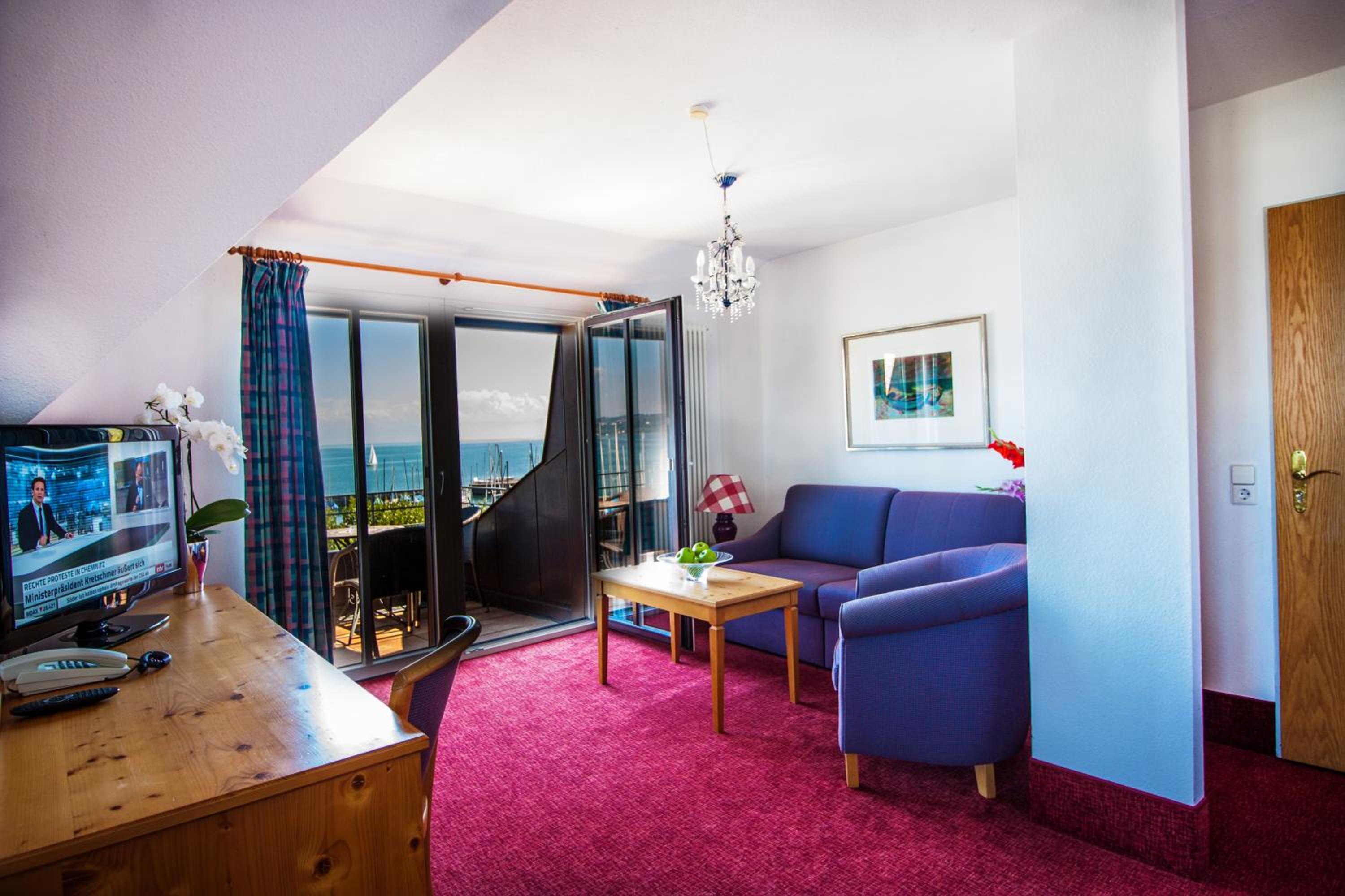 Junior Suite with Balcony - Photo 1