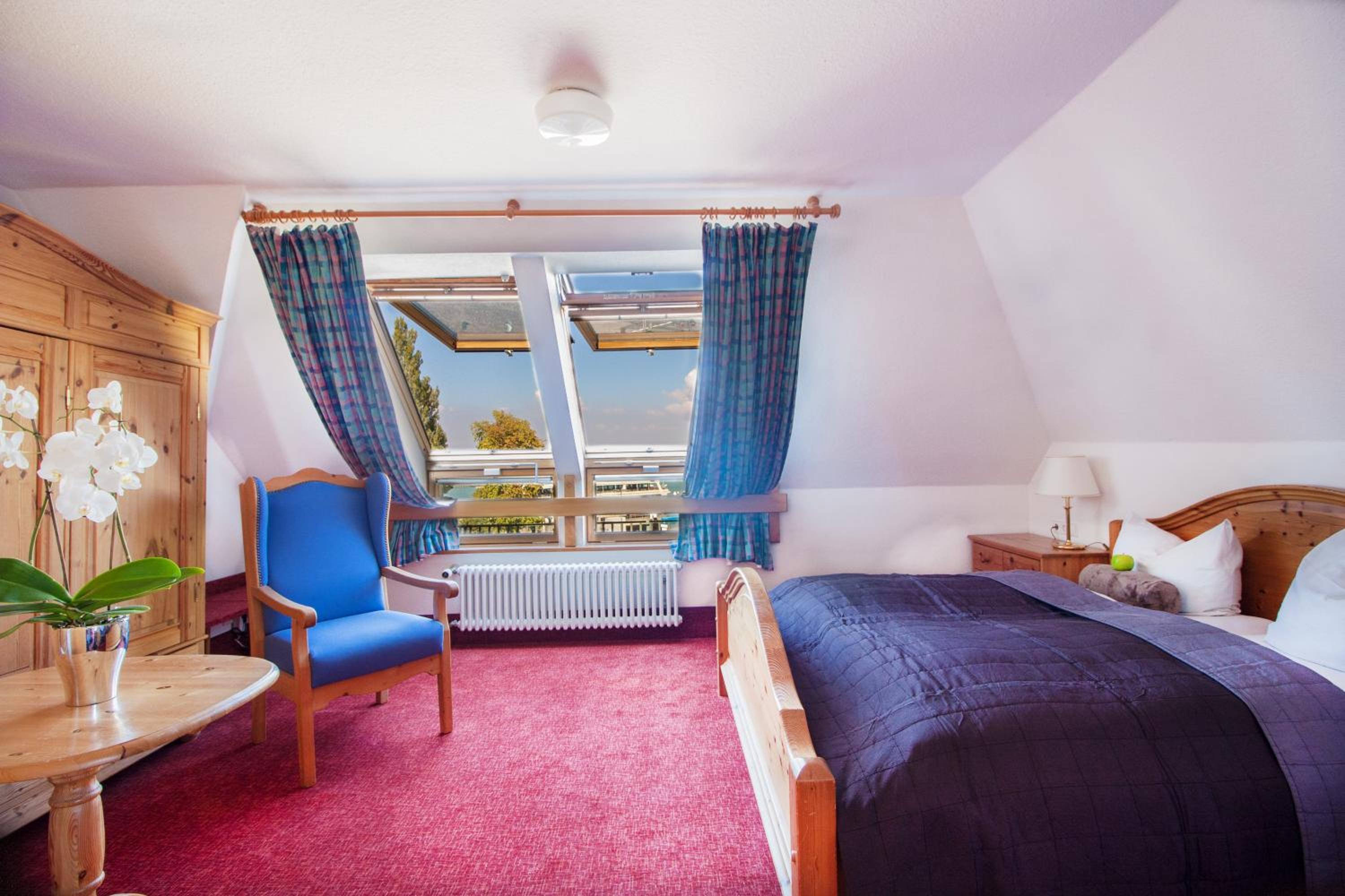 Junior Suite with Balcony - Photo 2