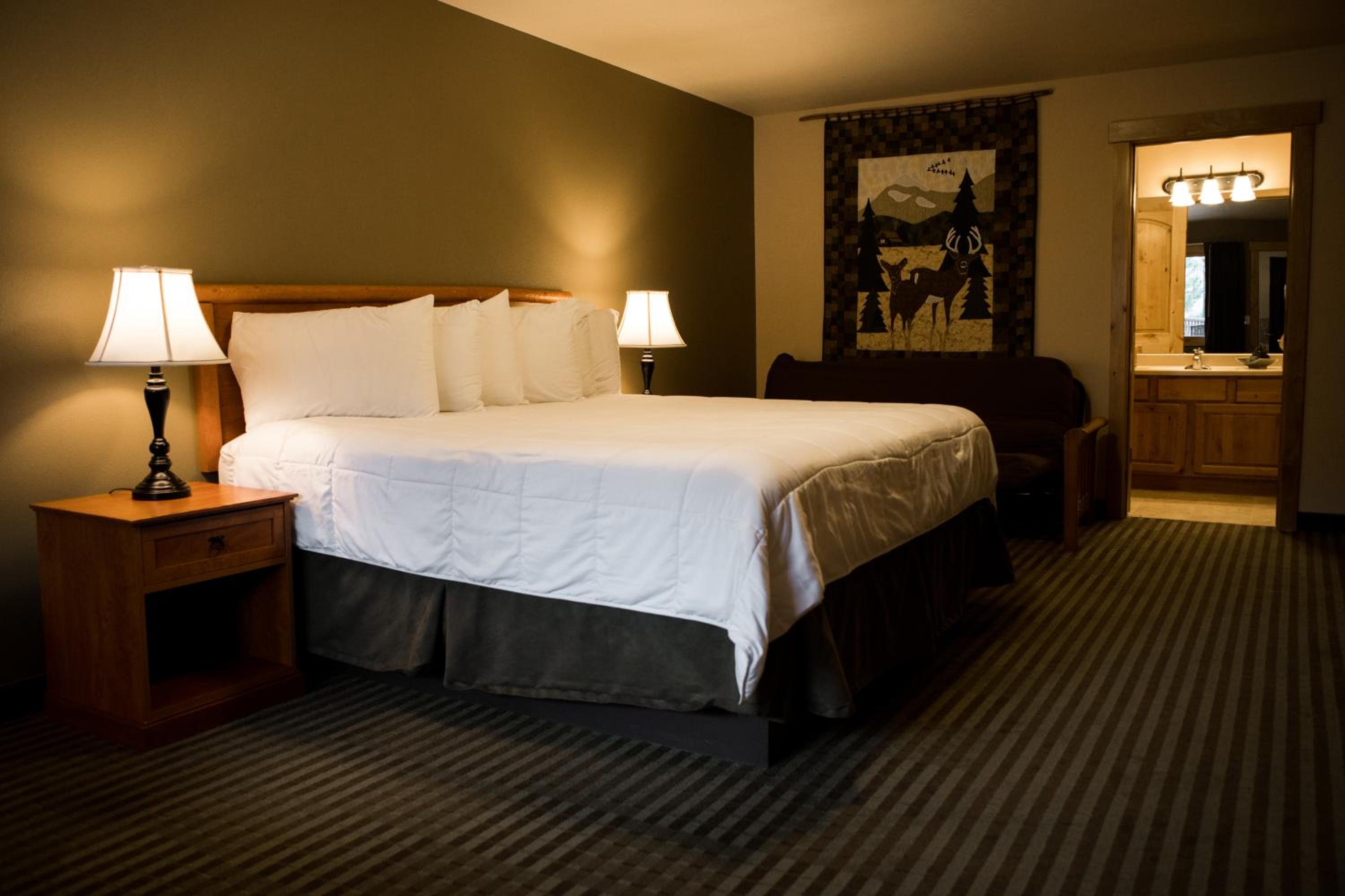 Deluxe King Room with View - Non-Pet Friendly