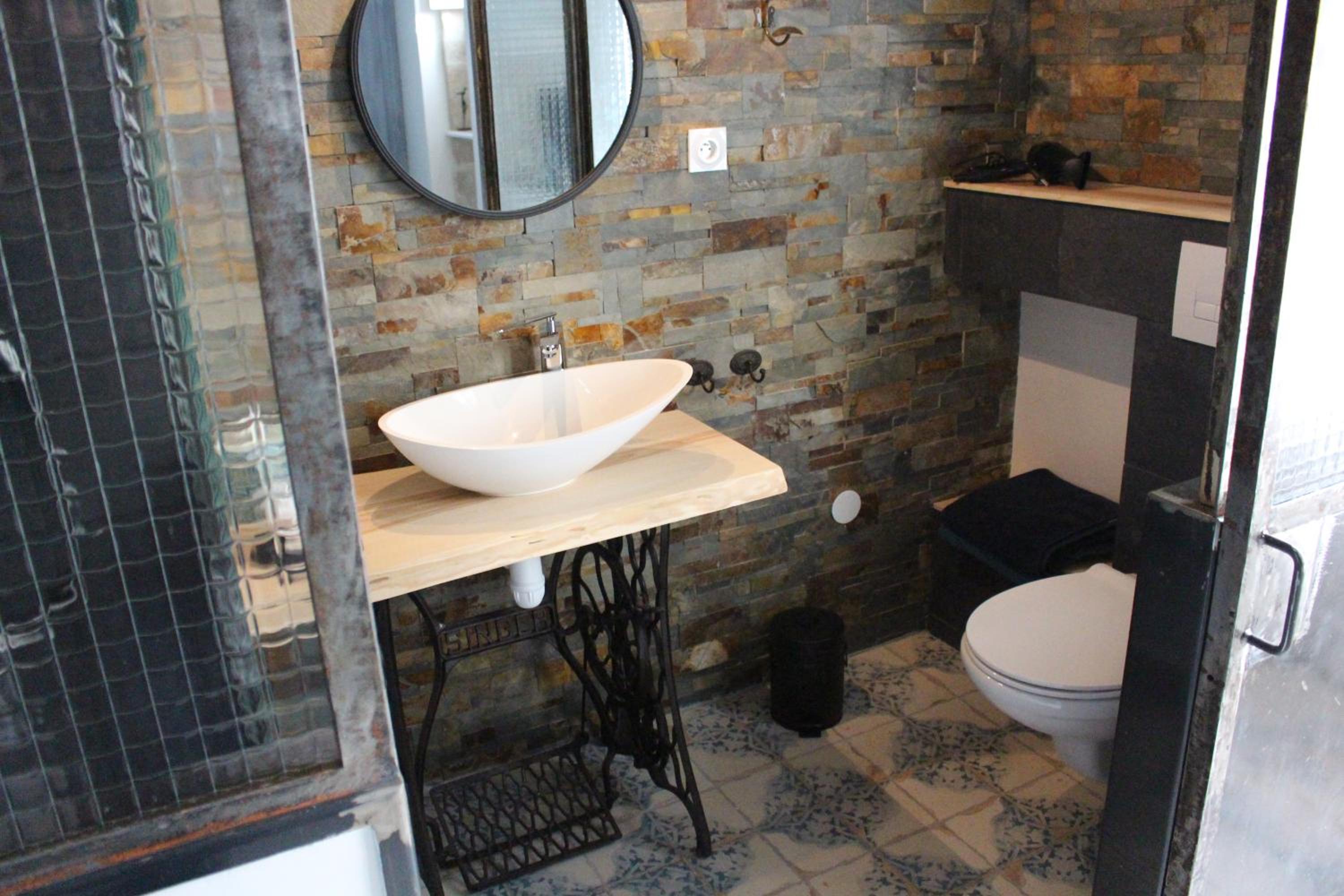 Deluxe Double Room with Shower photo 3