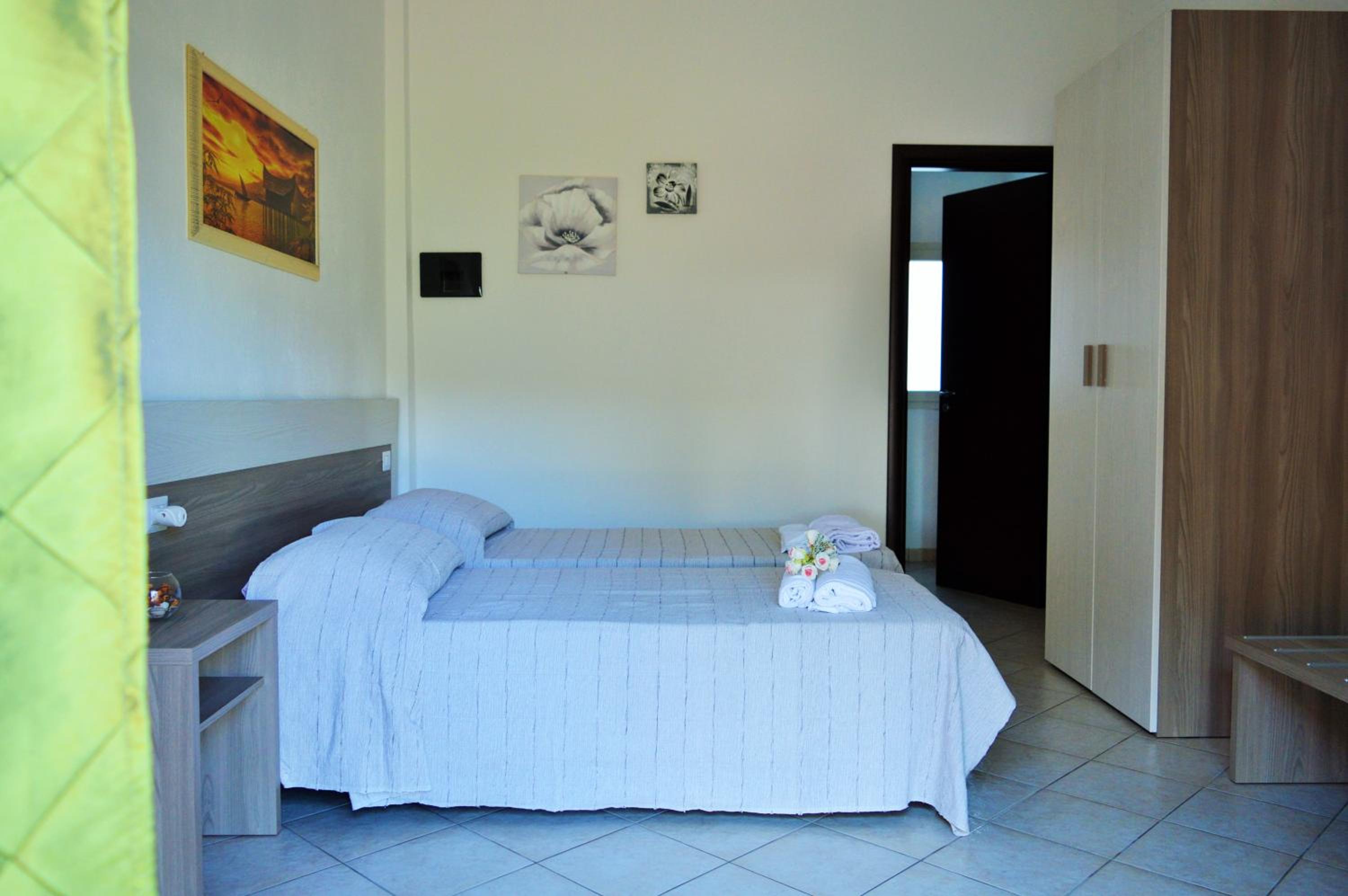 Deluxe Room - Photo 15