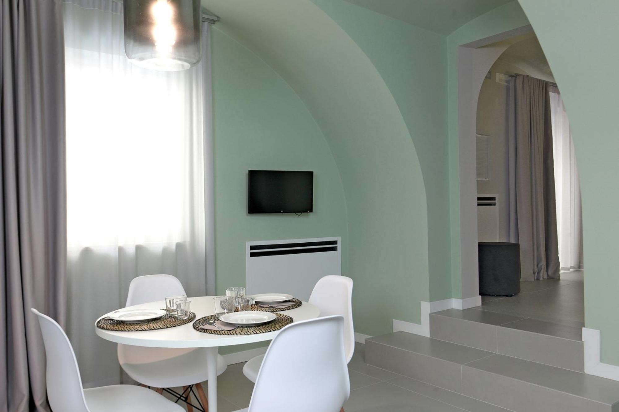 Family Room photo 3