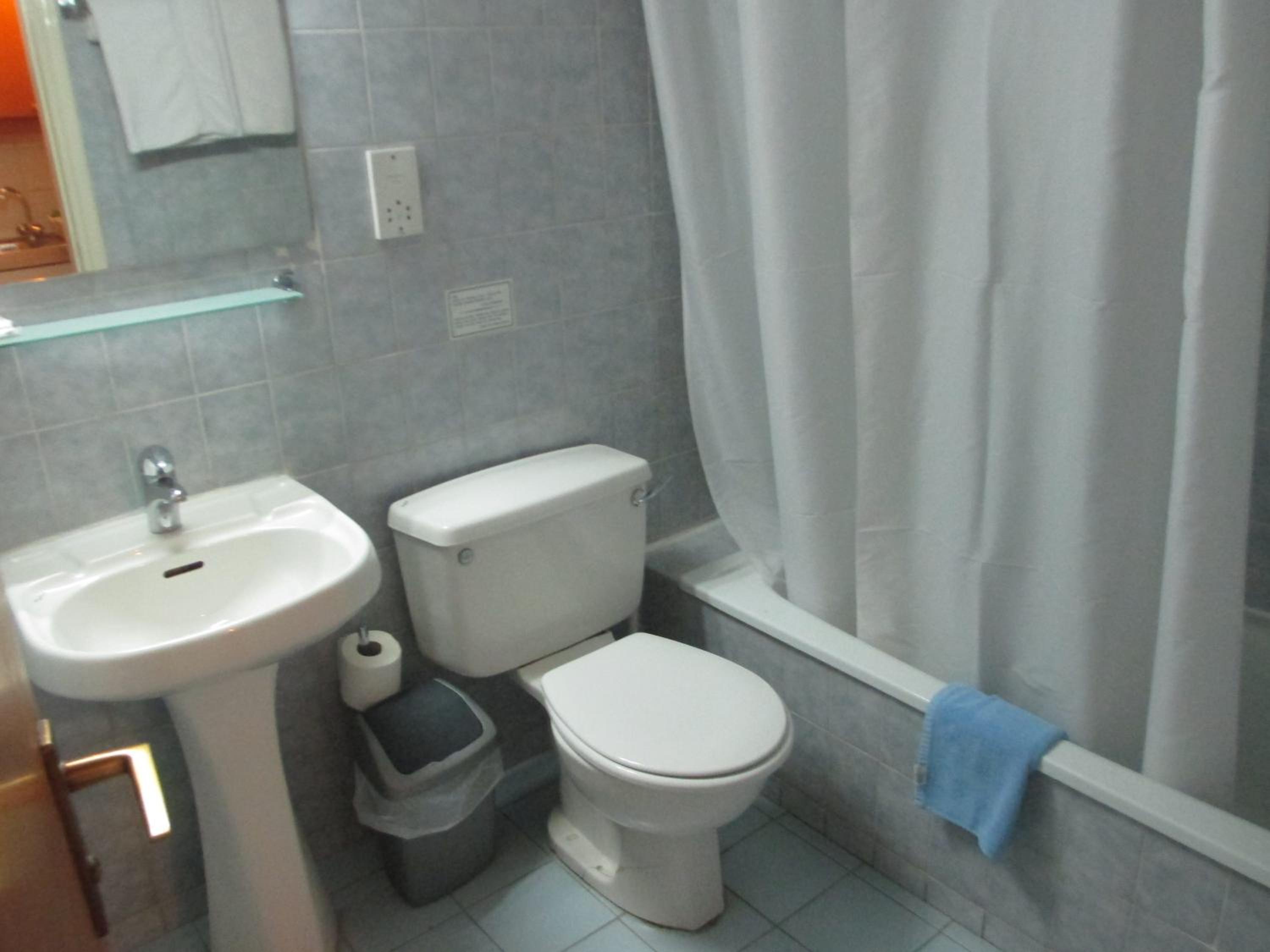 Family Room (2 Adults + 1 Child) photo 3