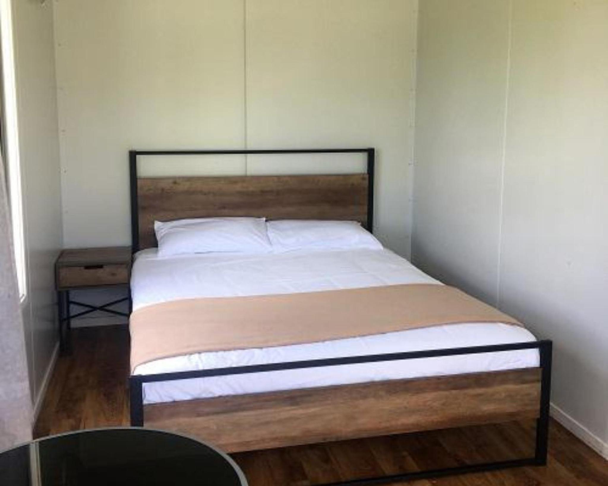 Queen Cabin with Shared Bathroom photo 2