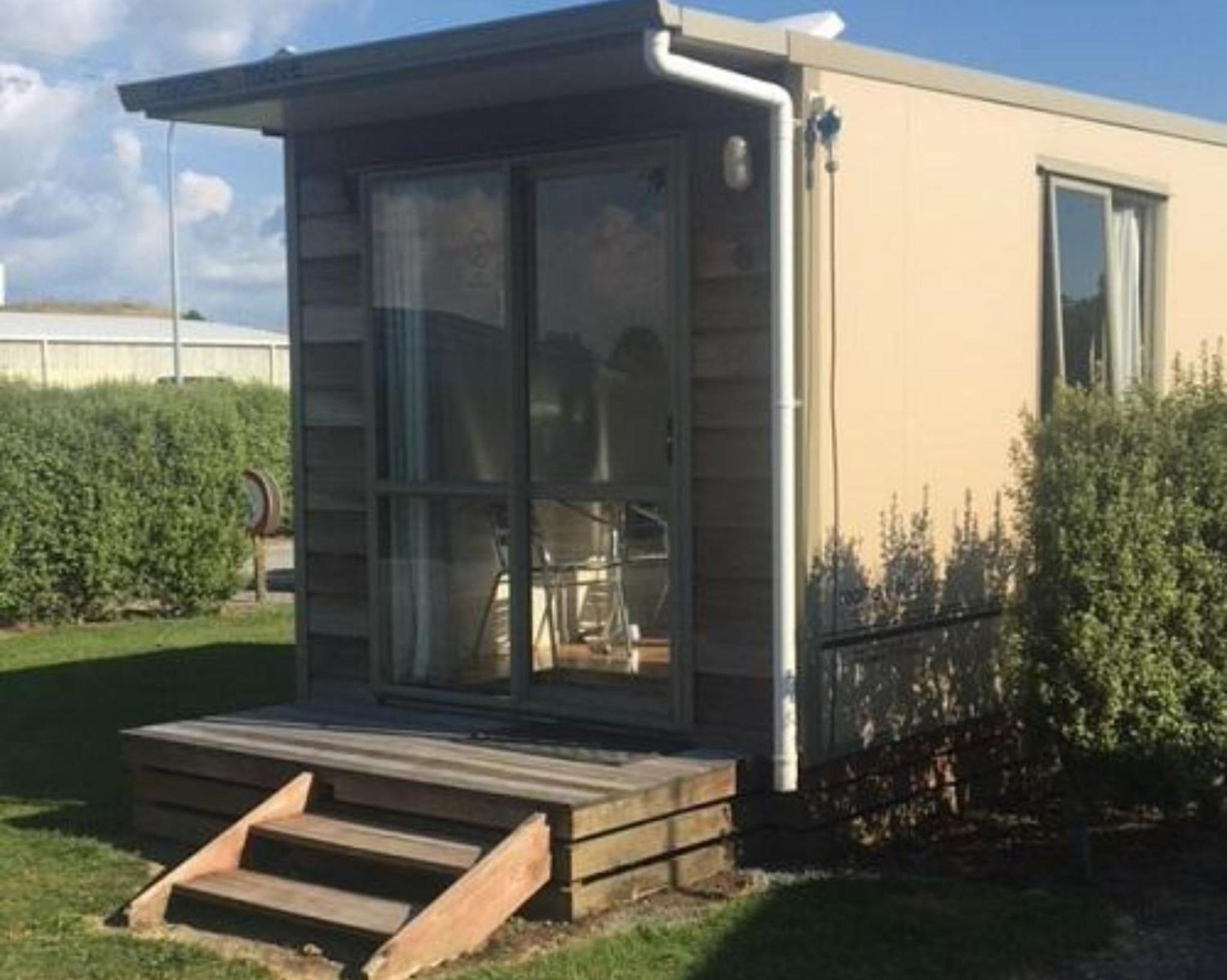 Queen Cabin with Shared Bathroom photo 3