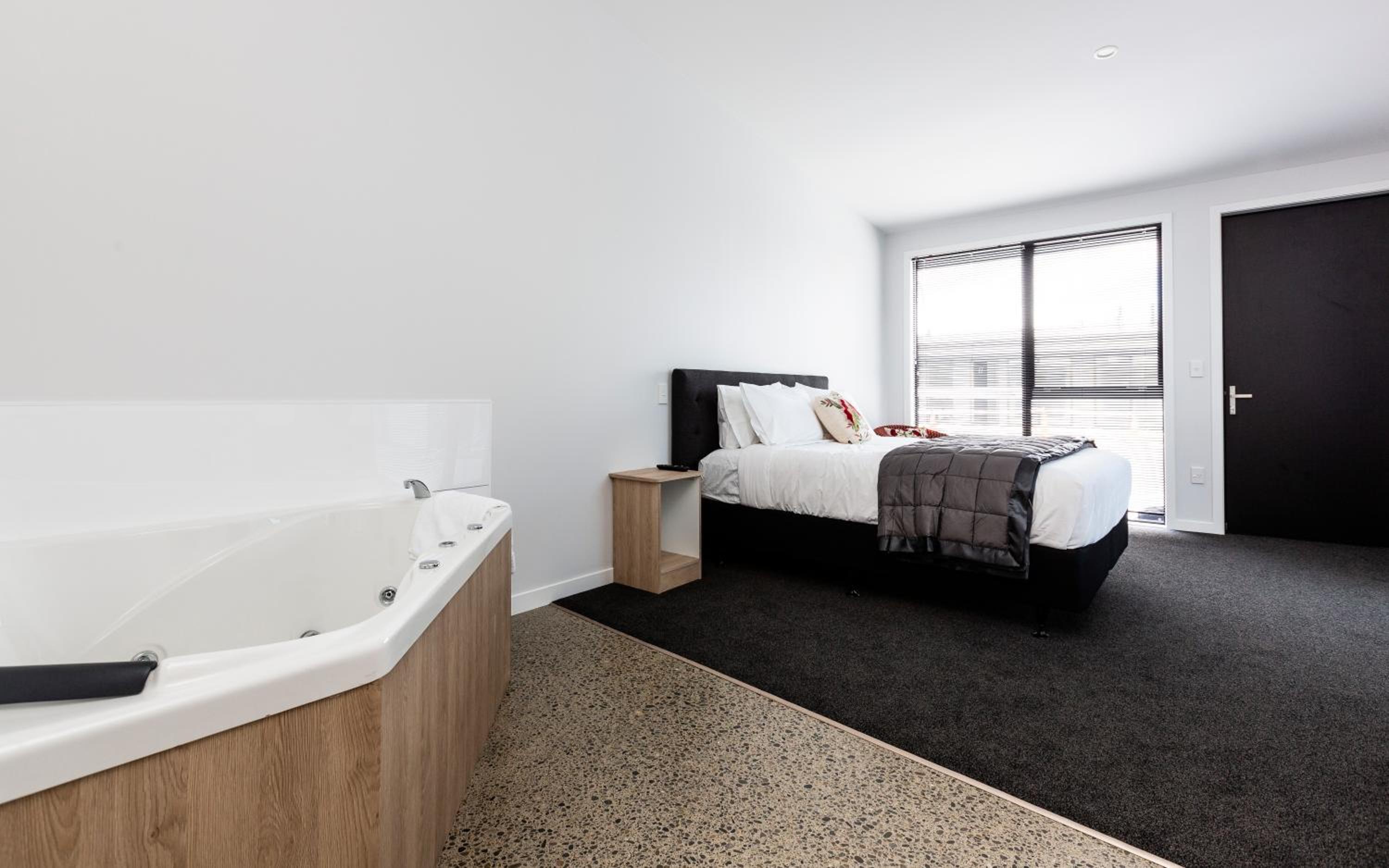 Deluxe Suite with Spa Bath - Photo 1