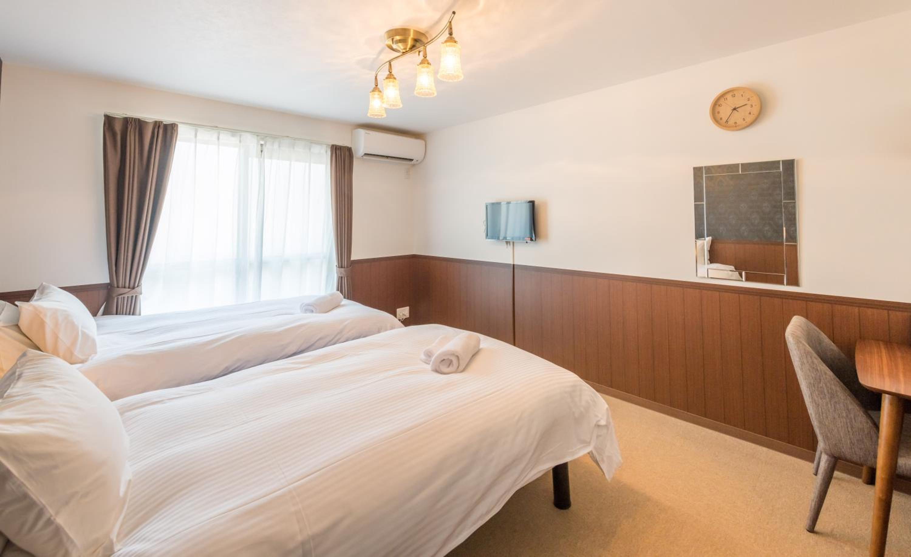 Standard Twin Room - Photo 9