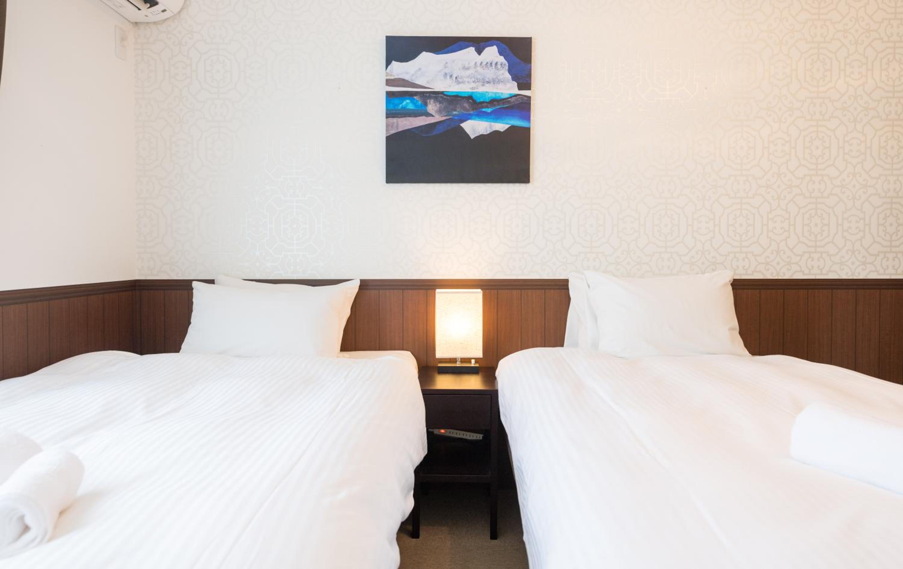 Standard Twin Room - Photo 11