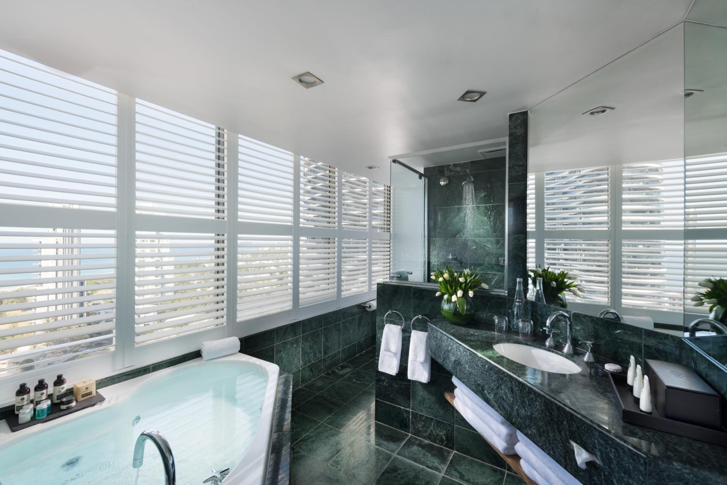 Signature King Room with Ocean View and Spa Bath - Photo 8