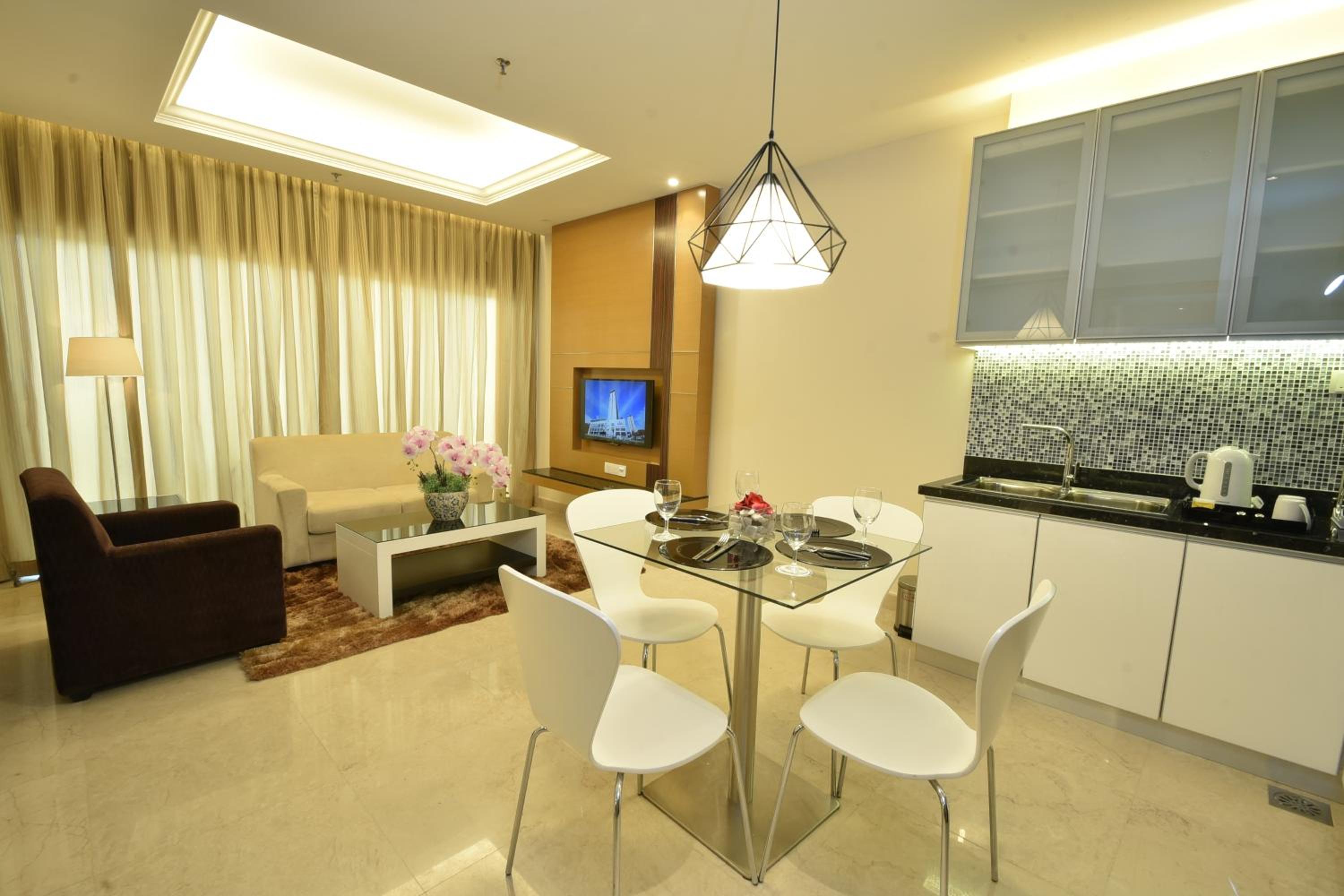One-Bedroom Apartment King