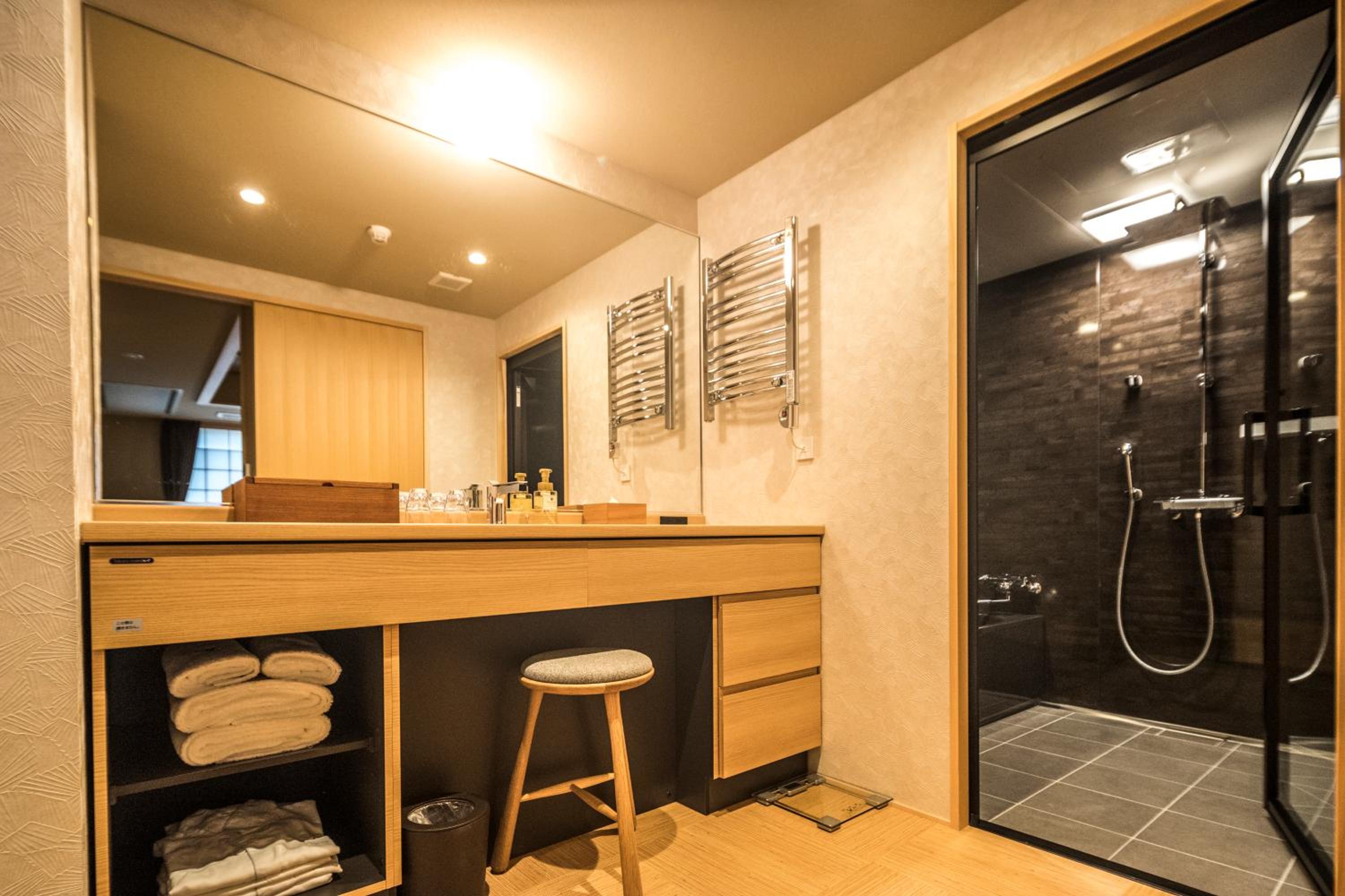 Deluxe King Room photo 3