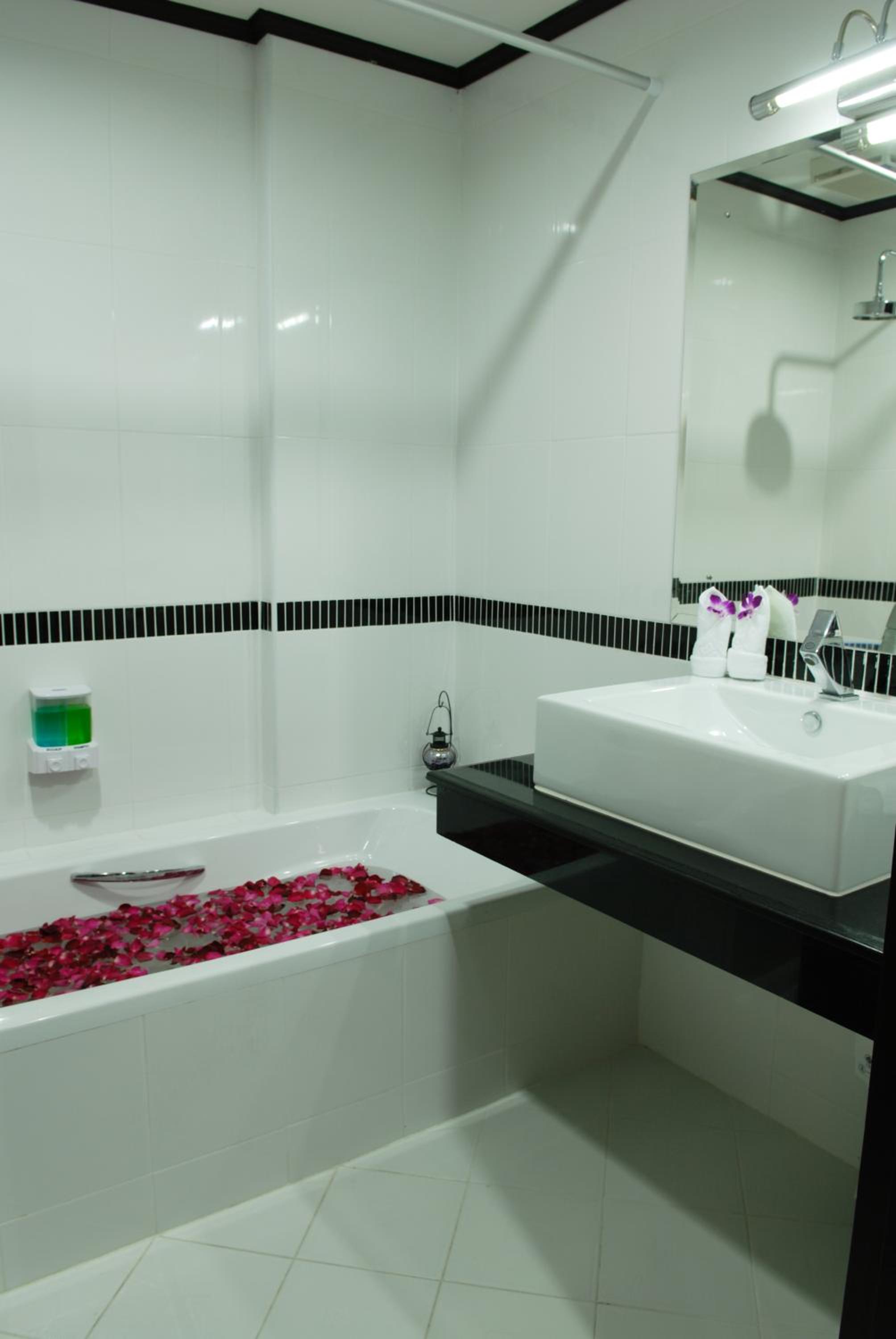 Superior Double or Twin Room - Photo 16
