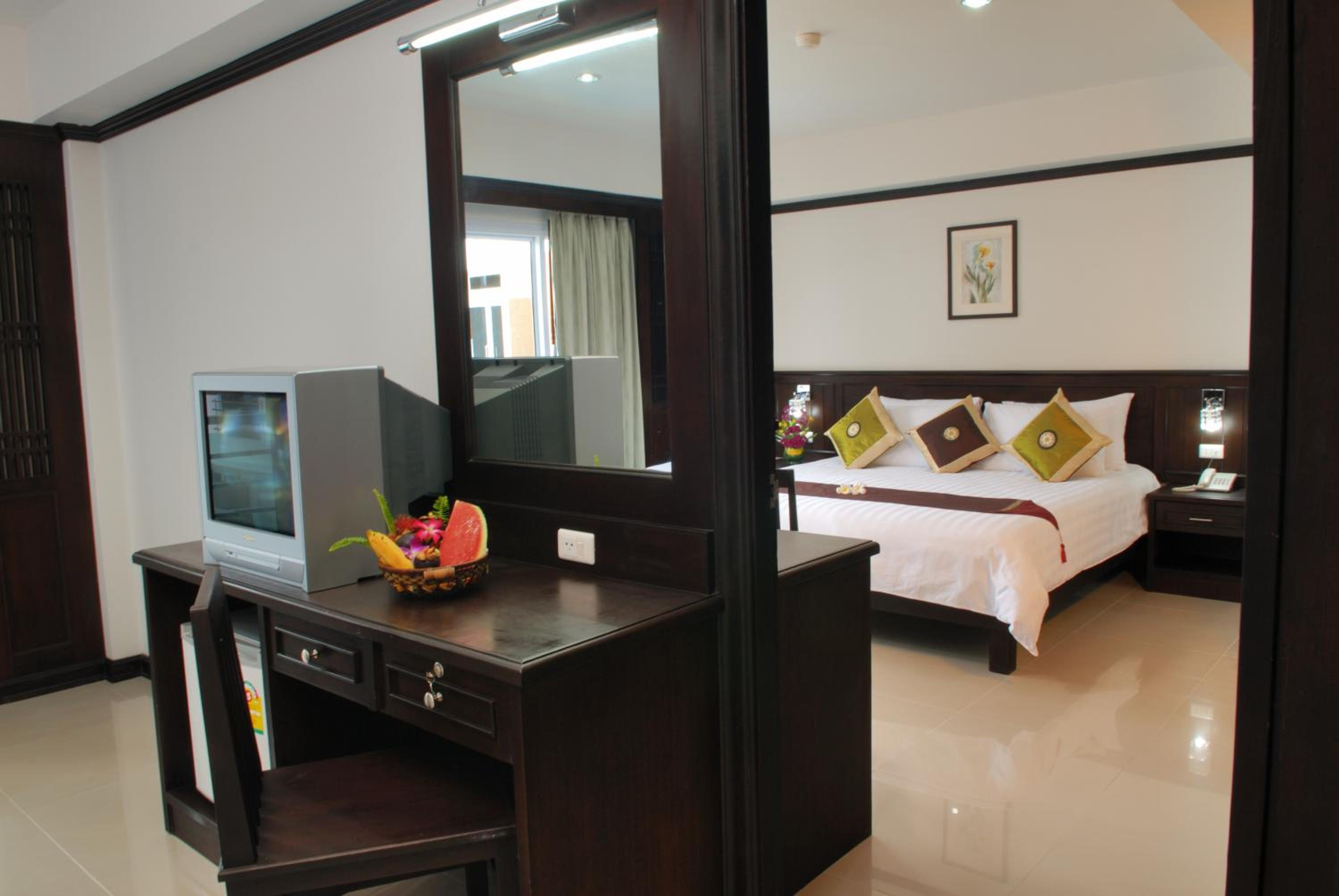 Mini Family Room - Photo 4