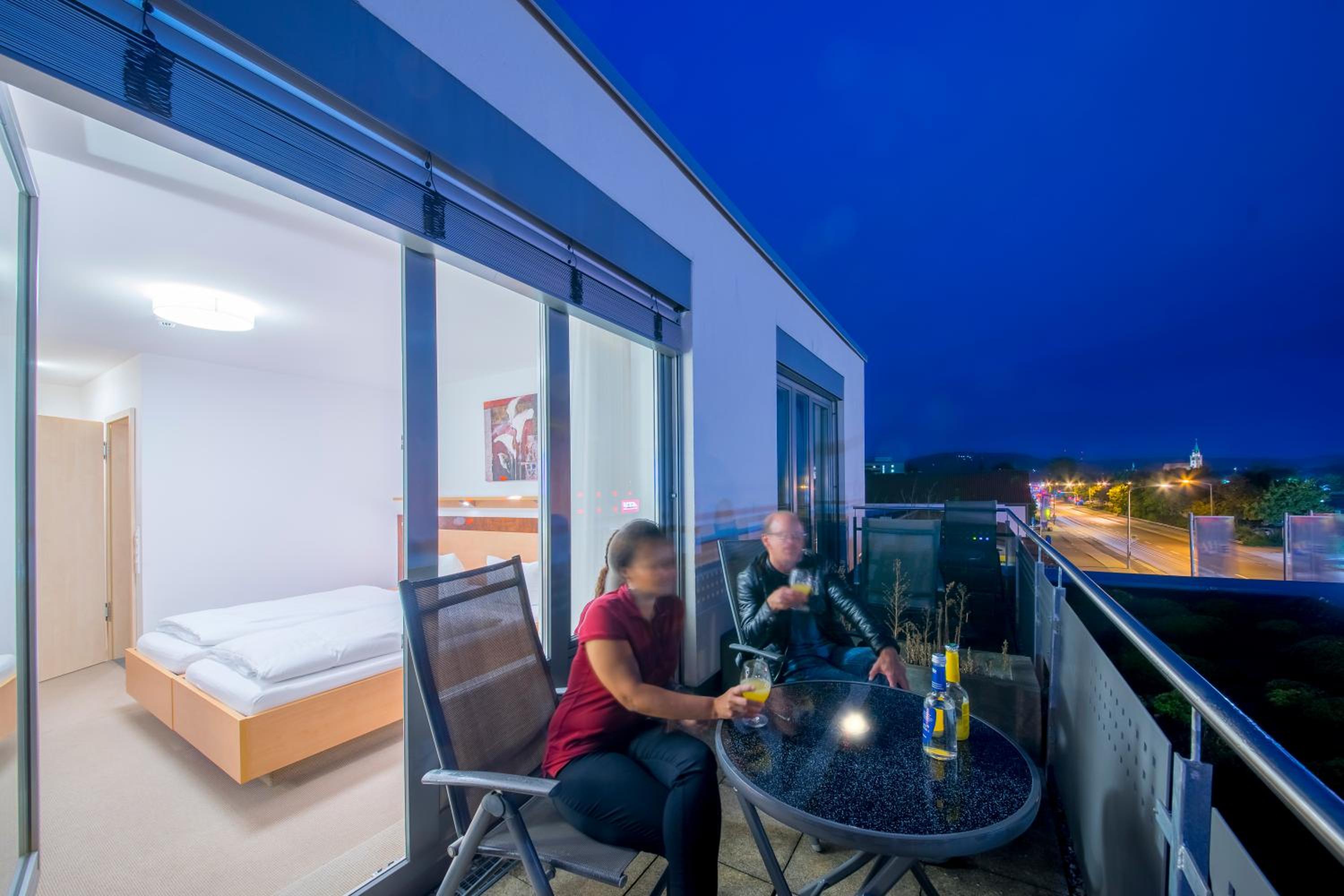 Deluxe Double Room with Balcony - Photo 4