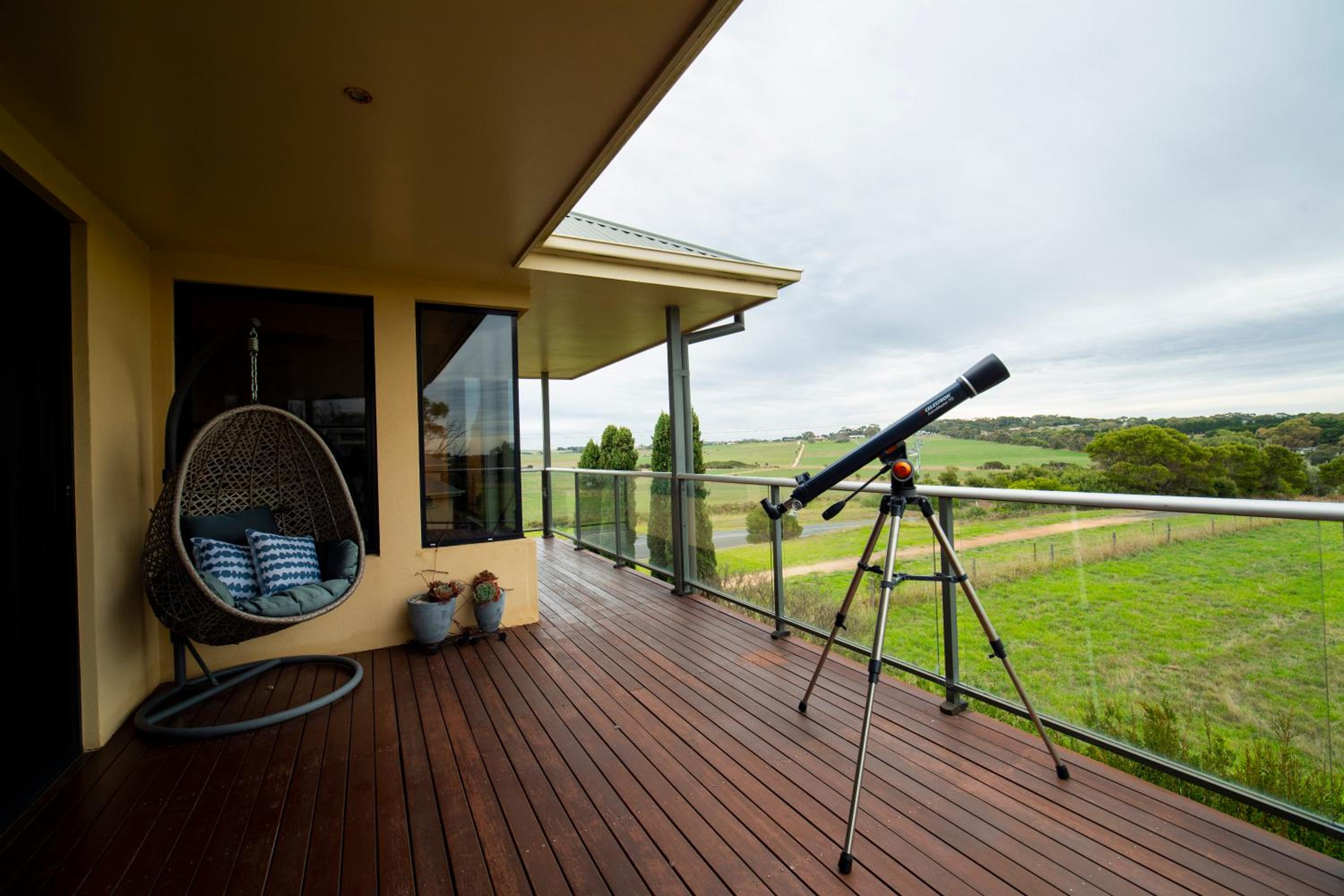 Luxury Apartment with Spa Bath - Top Floor photo 2