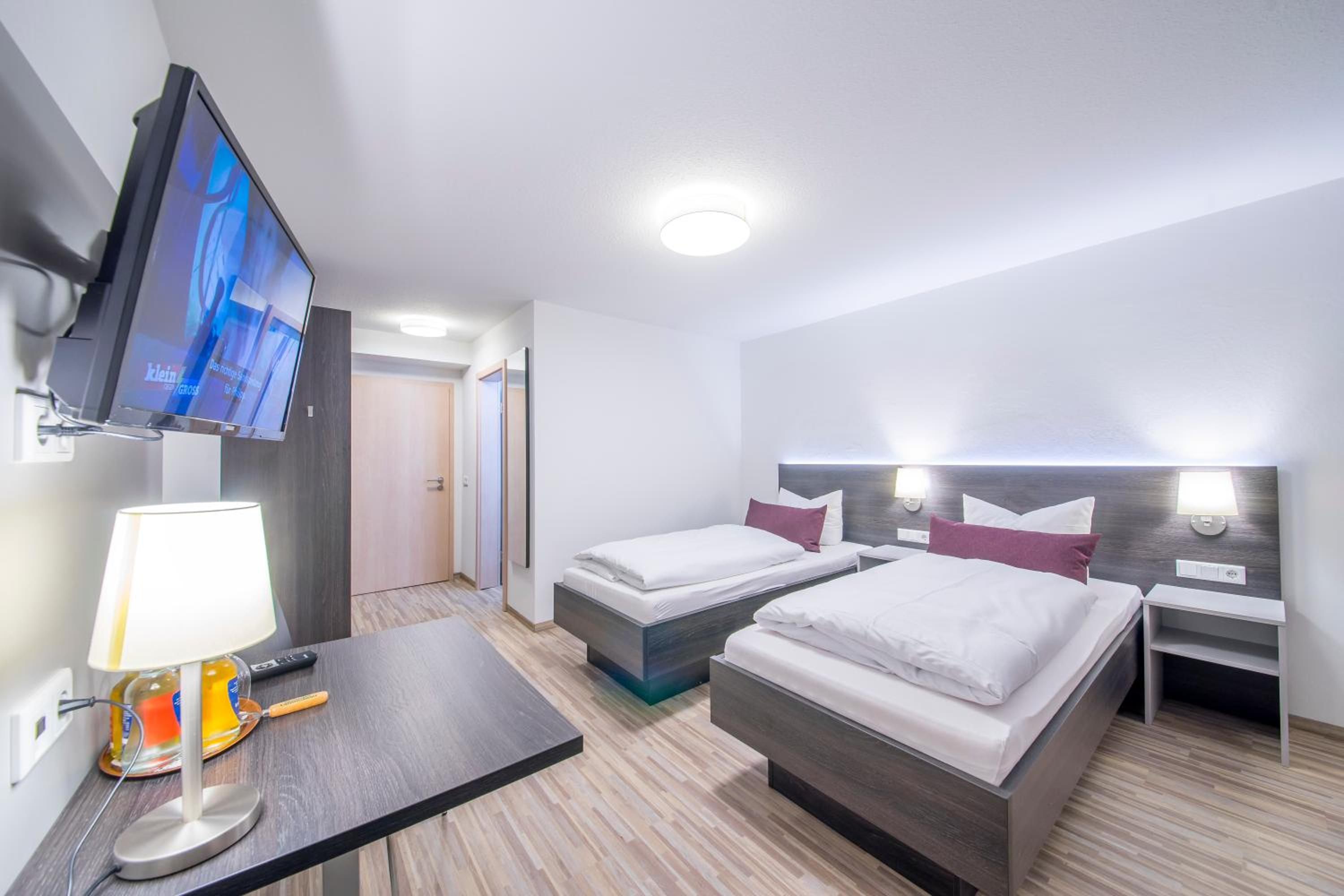 Budget Twin Room - Photo 4