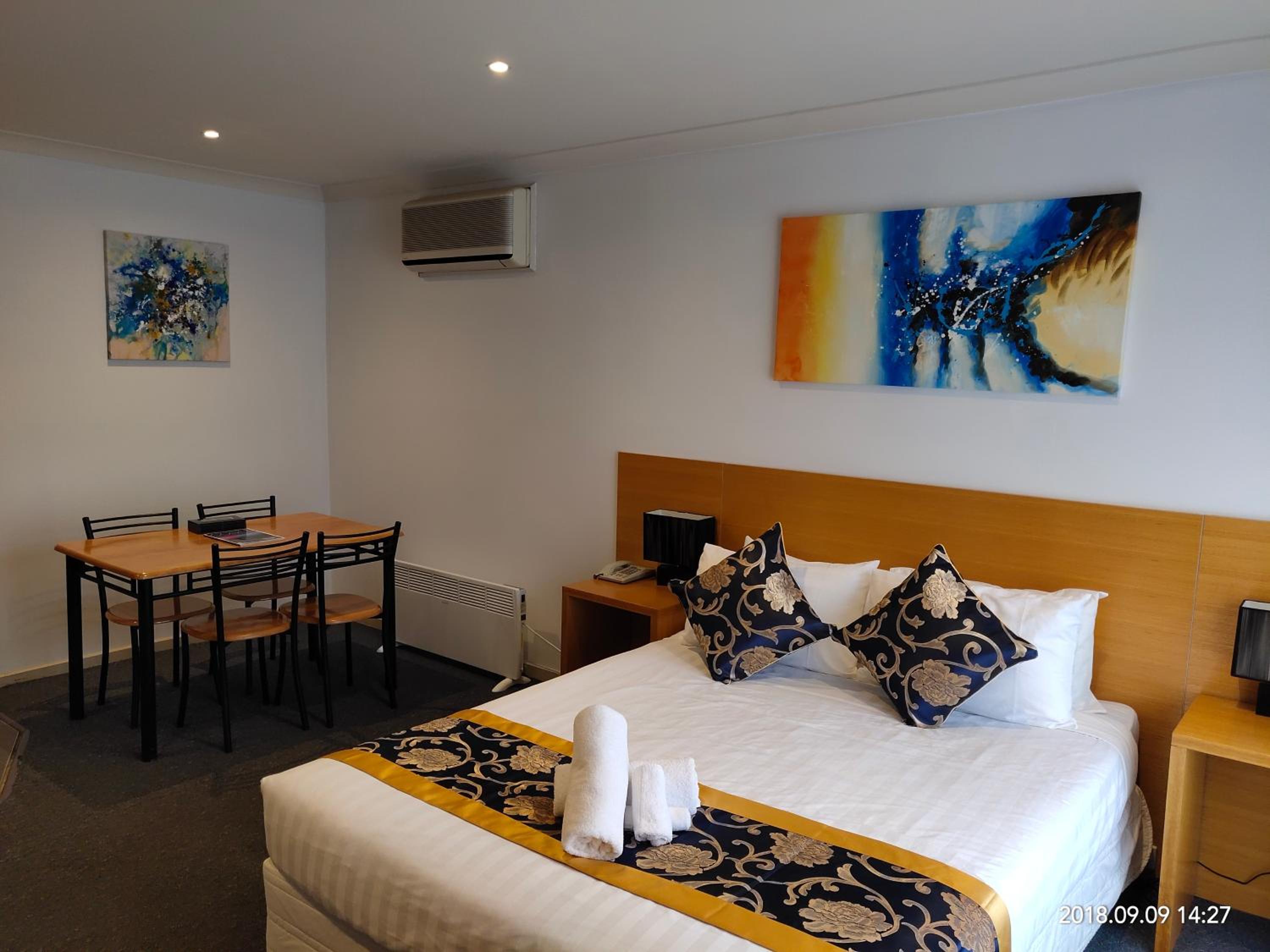 Luxury One-Bedroom Apartment with Spa Bath  - Photo 1