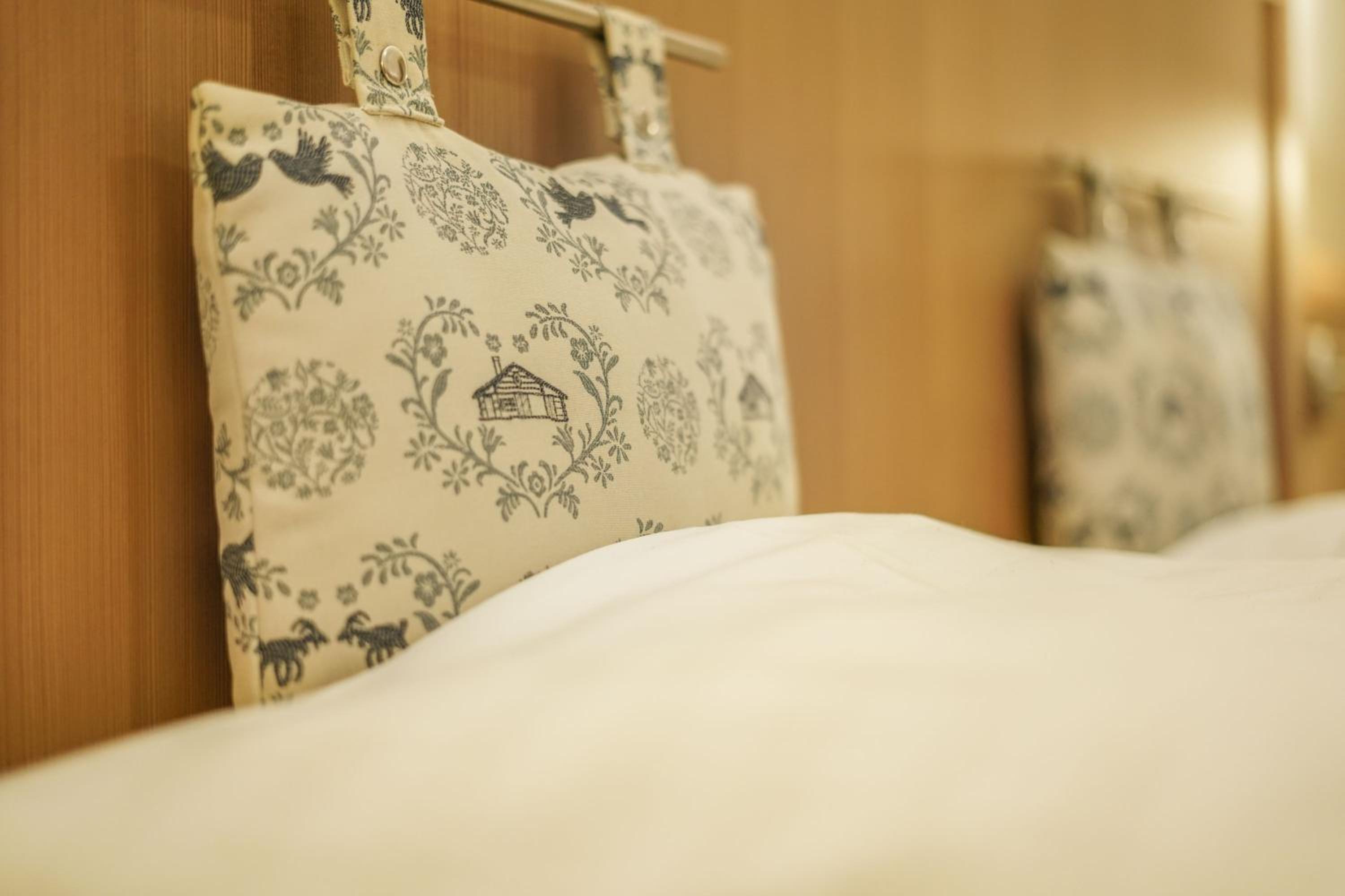 Honeymoon Suite - Photo 1