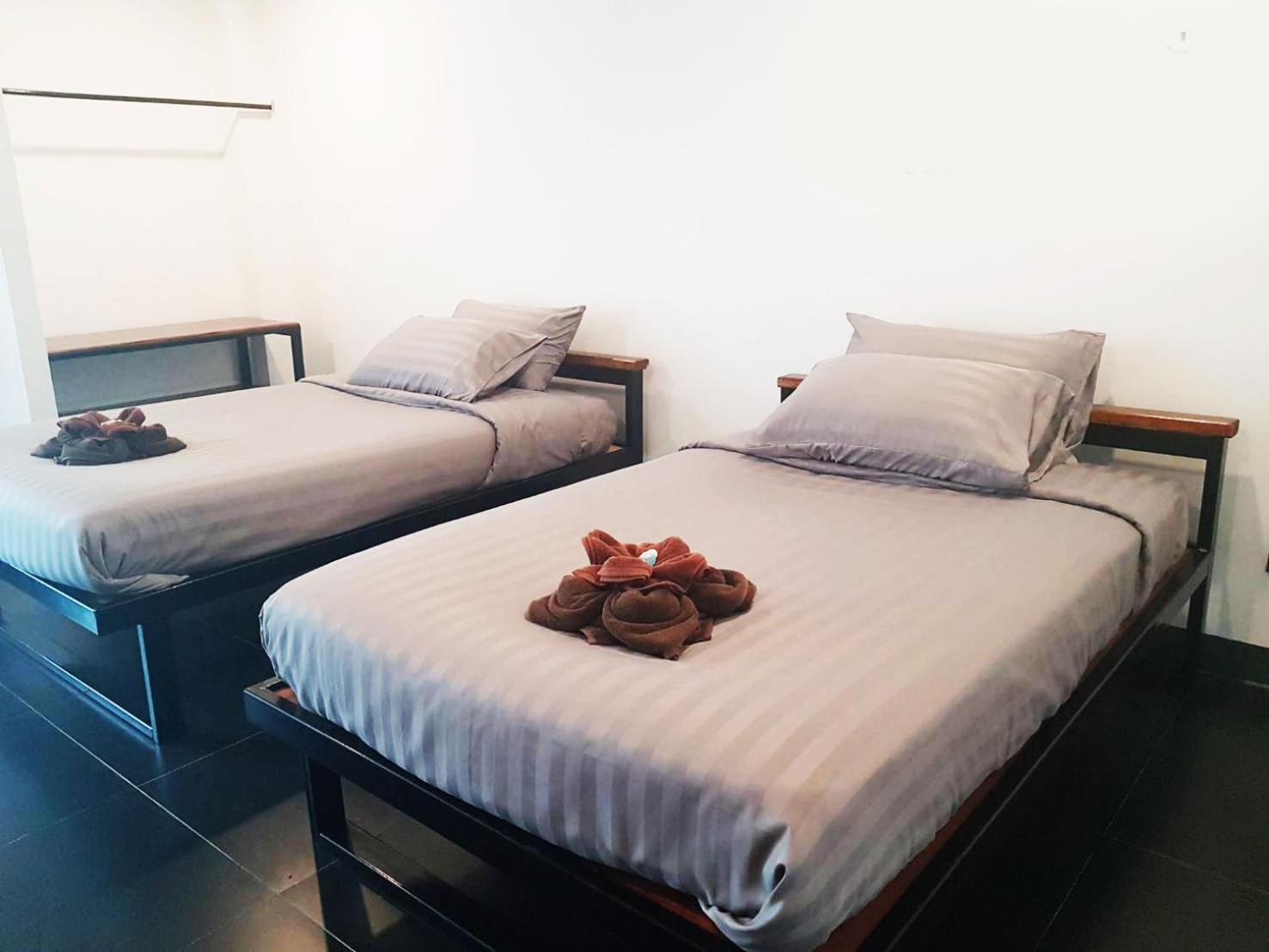 Standard Twin Room - Photo 4