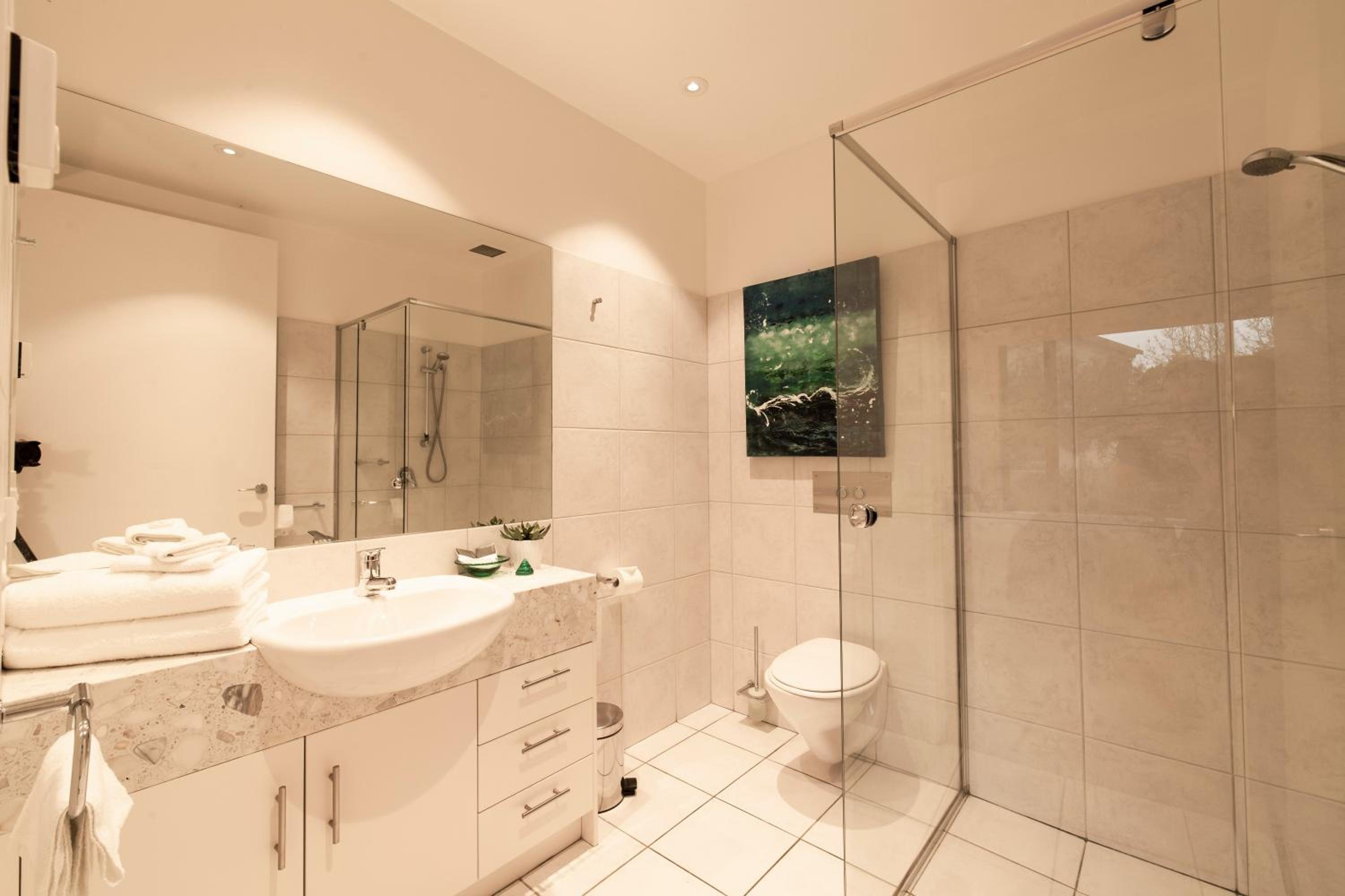 One-Bedroom Apartment with Garden Views photo 3