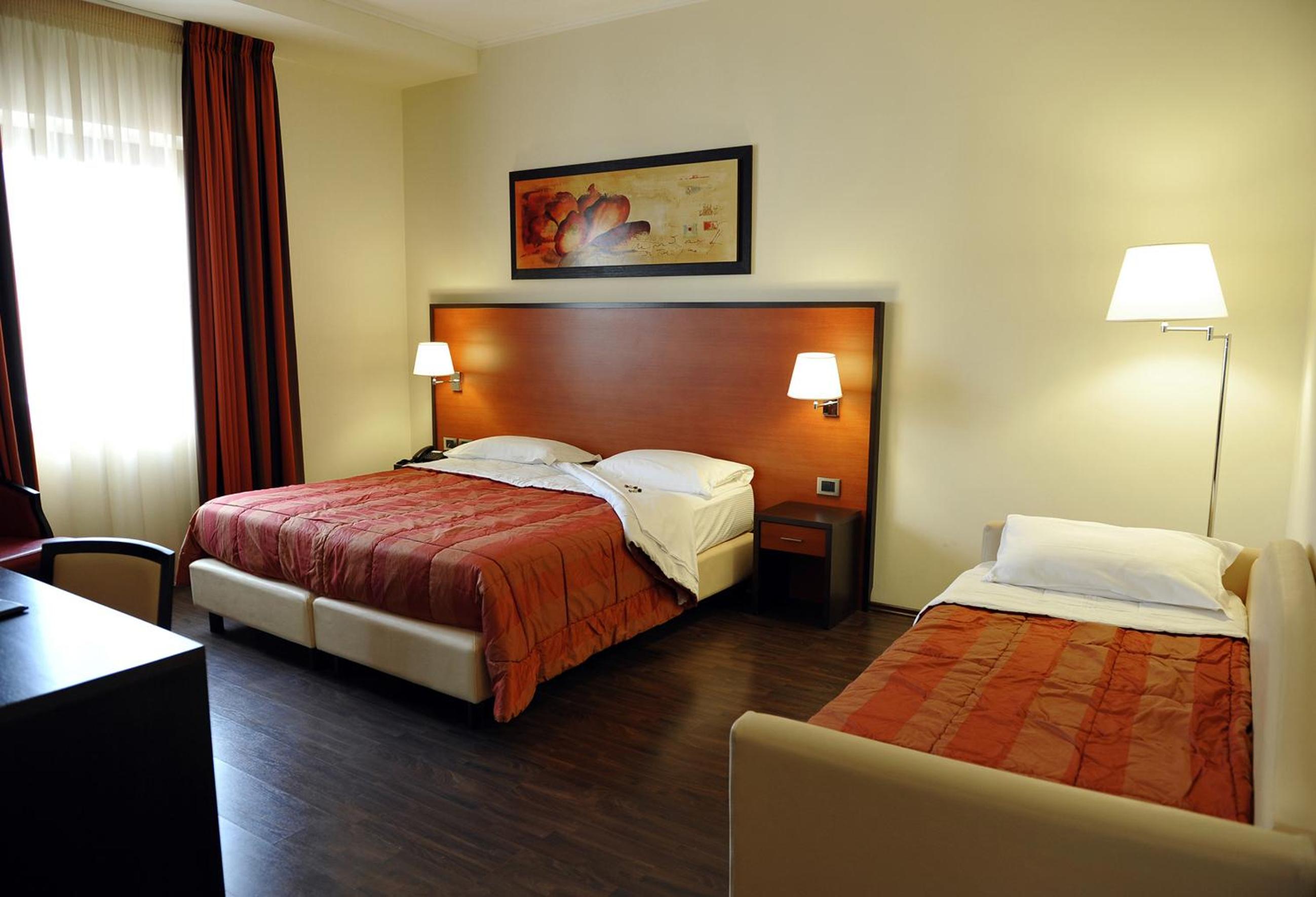 Standard Double Room - Photo 10