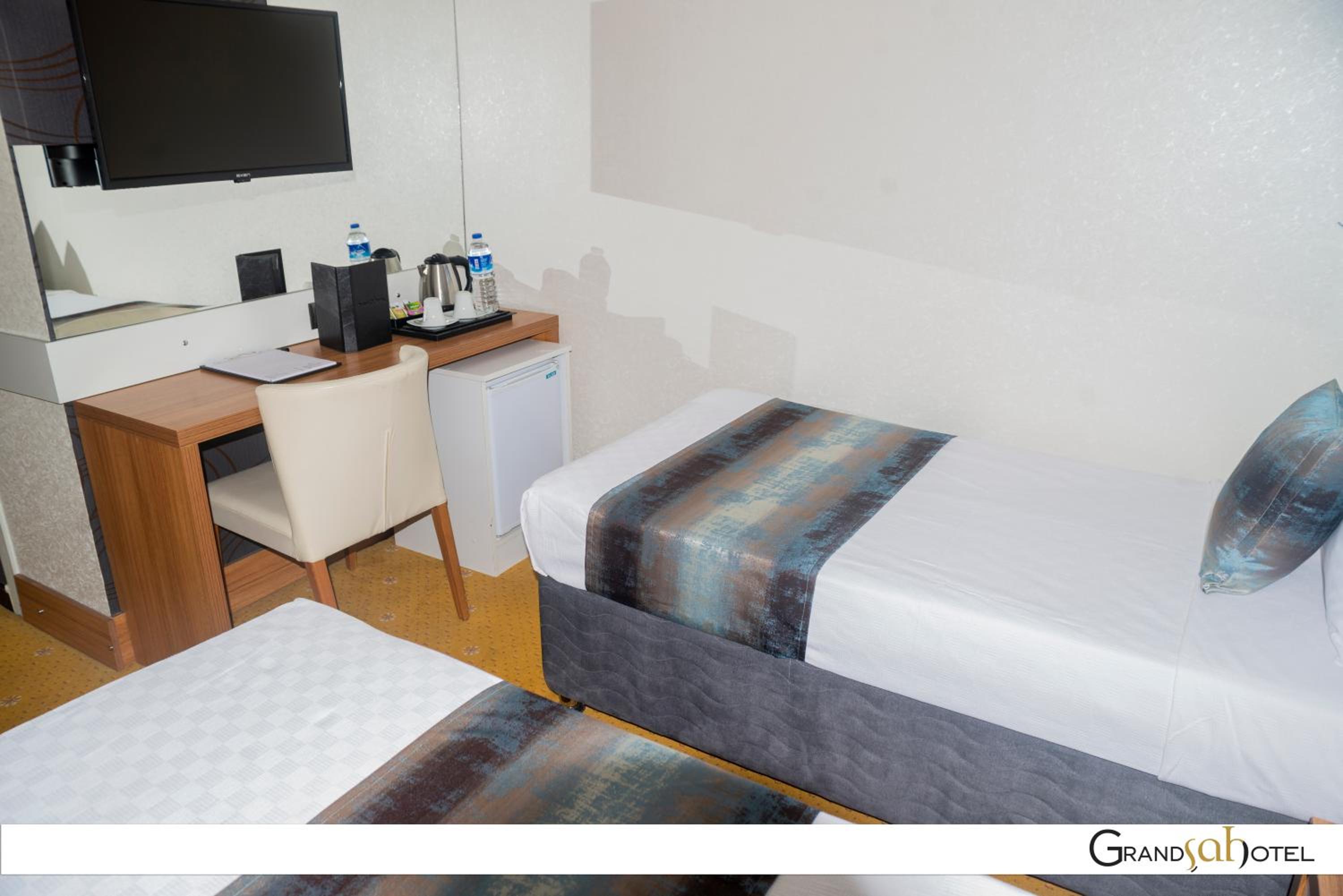 Double or Twin Room with Bathroom photo 1