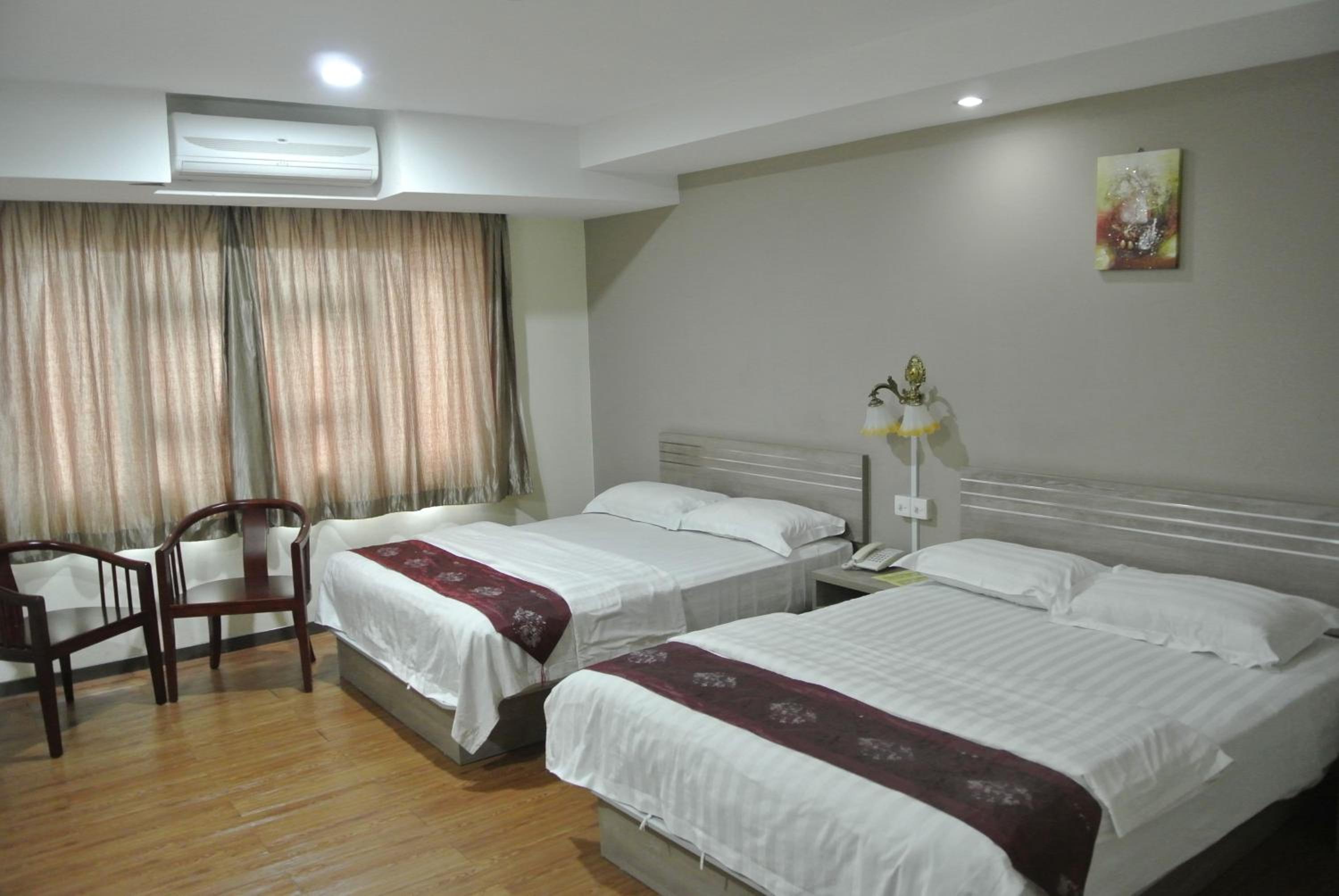 Deluxe Family Room