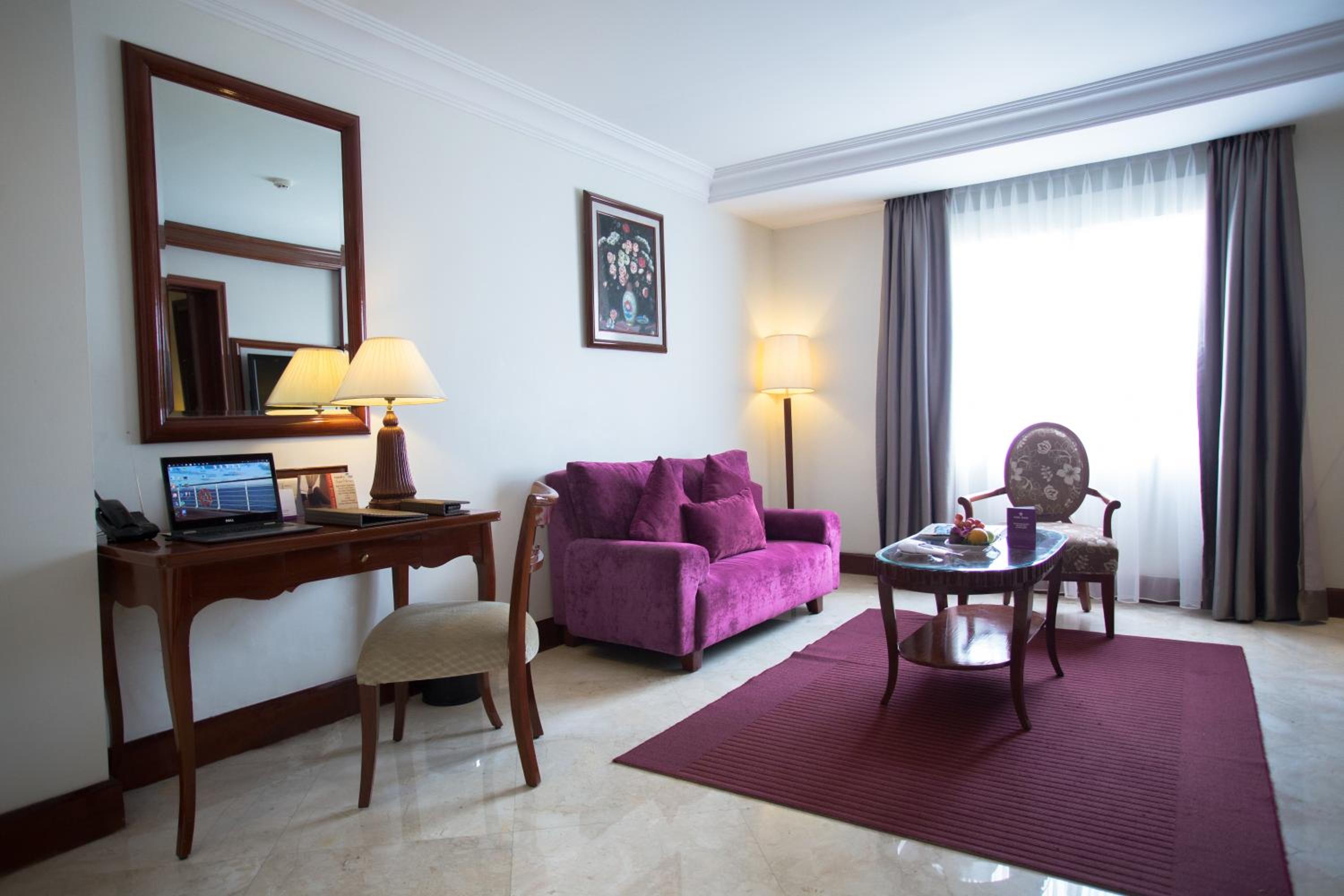 Executive Suite - Photo 3
