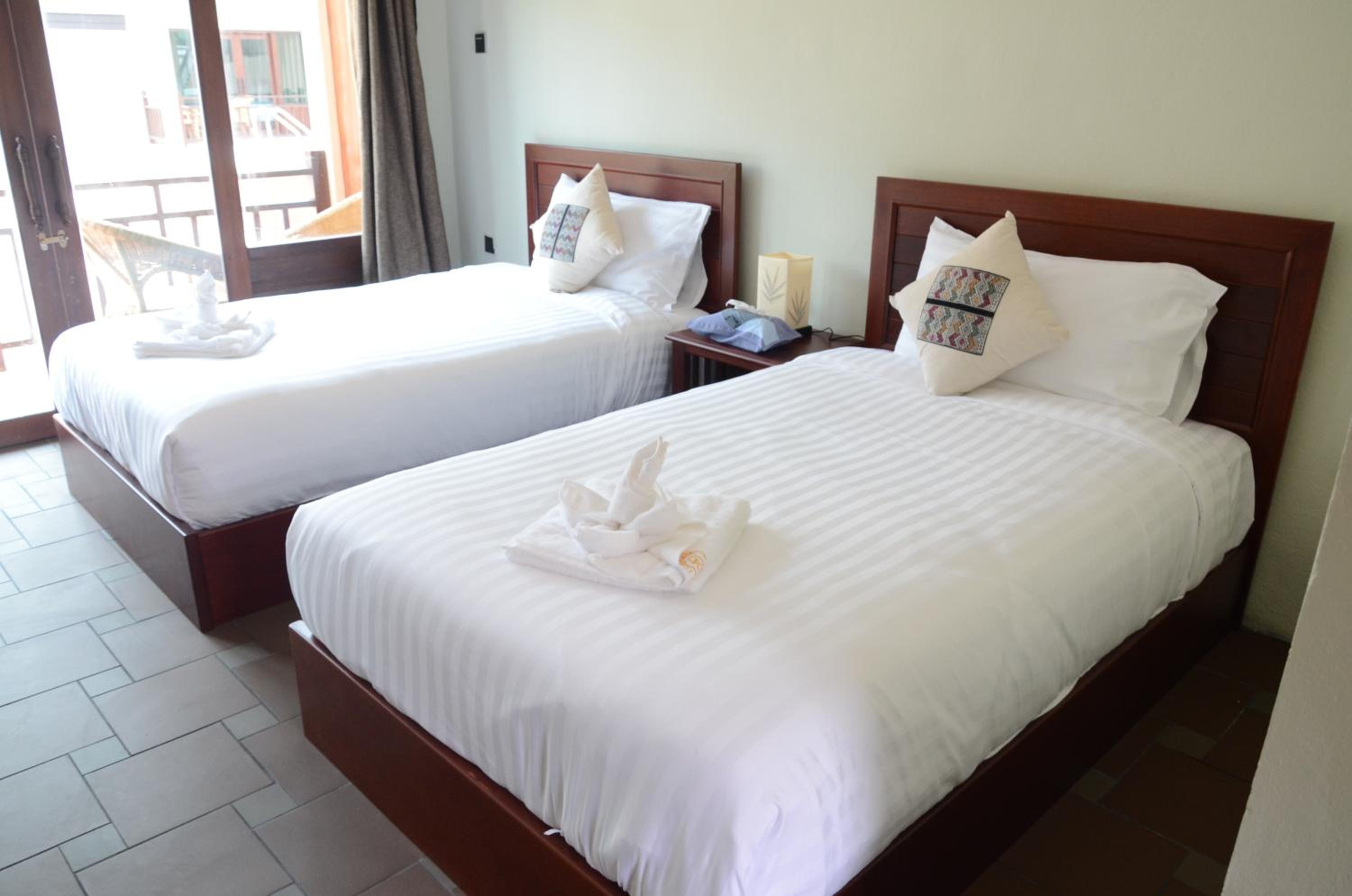 Deluxe Twin Room - Photo 9