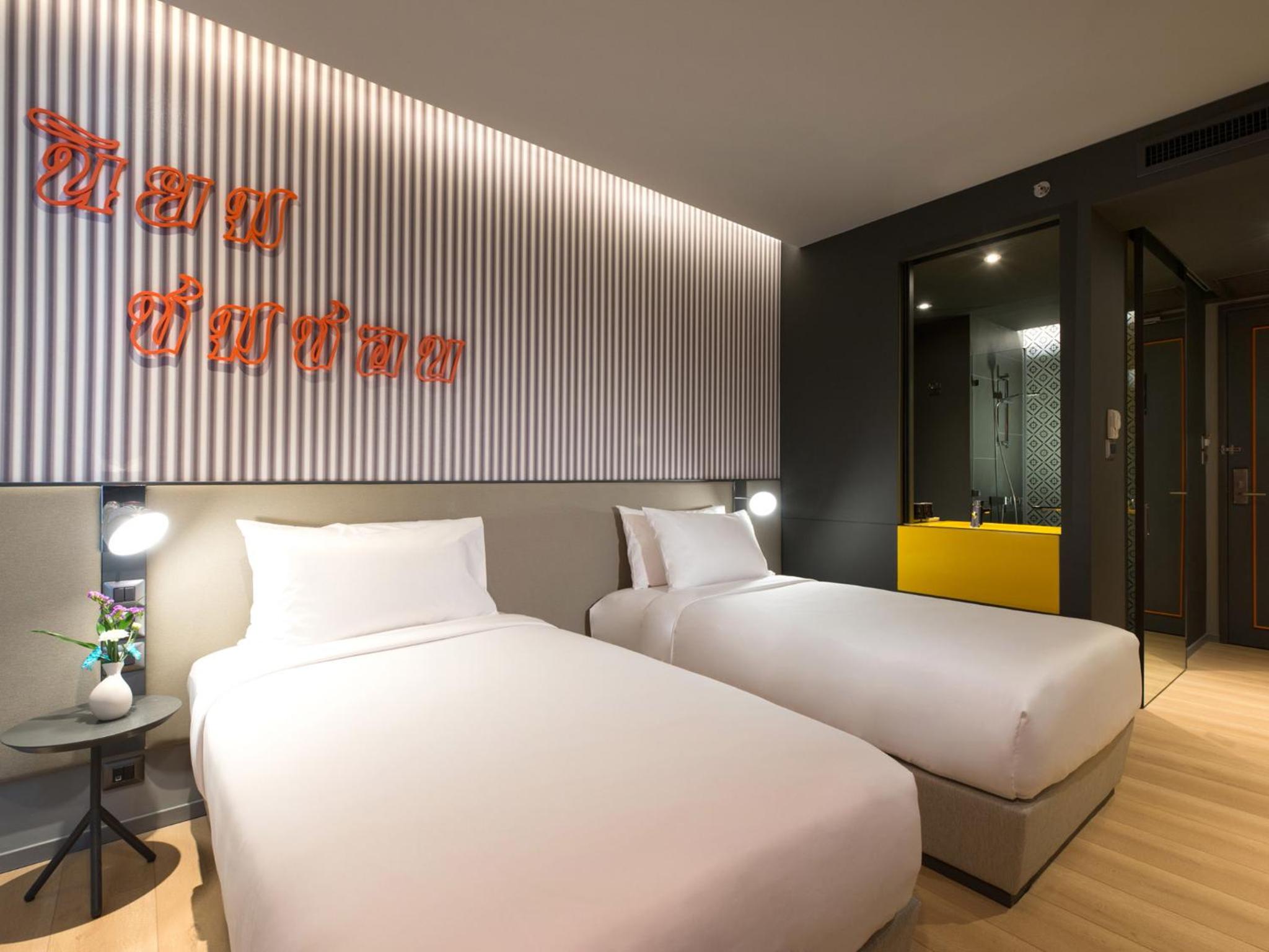 Standard Twin Room thumbnail 6