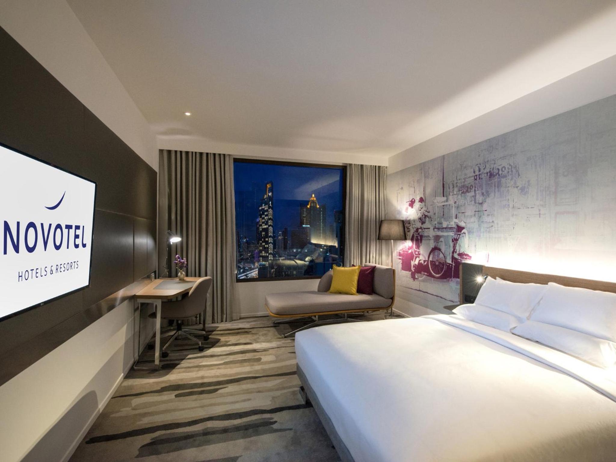 Grand Deluxe King Room thumbnail 6