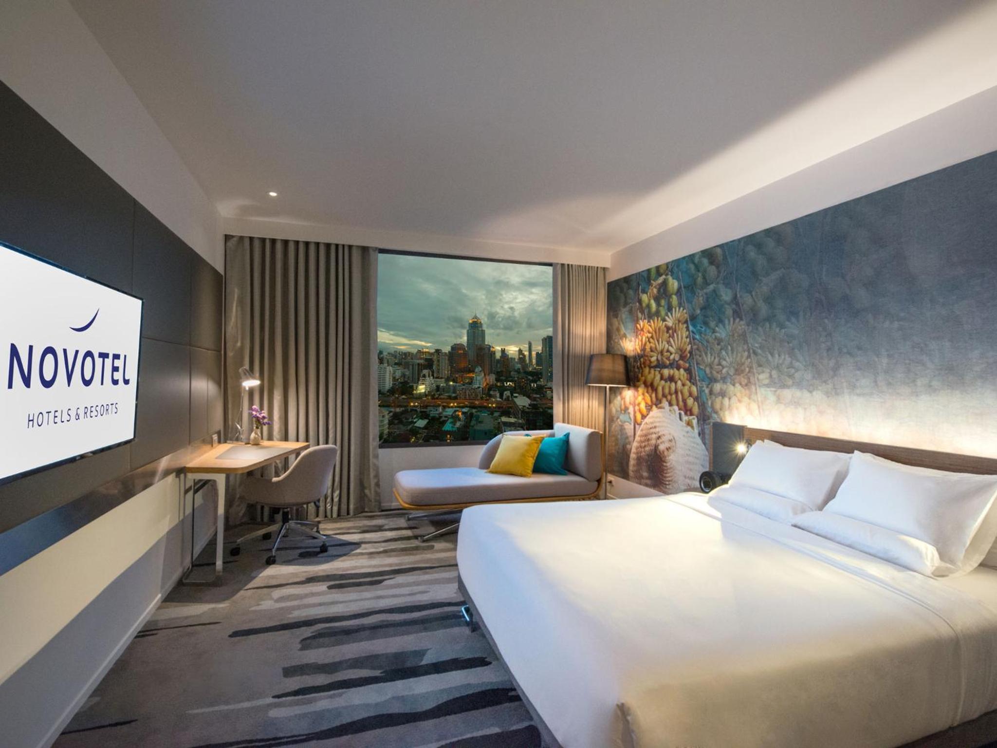 Grand Deluxe King Room thumbnail 5
