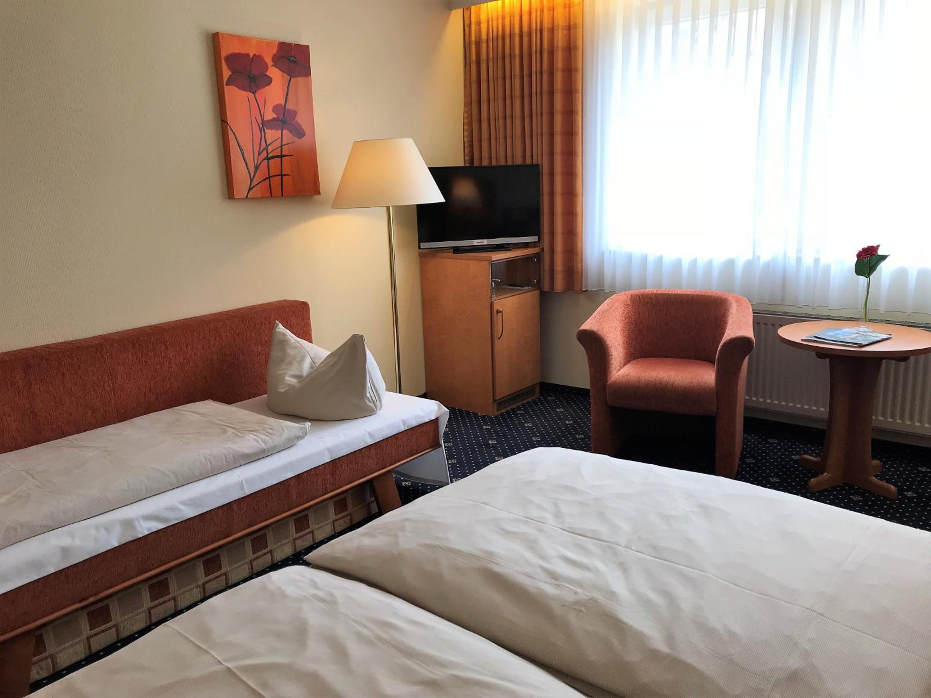 Large Double Room - Photo 2
