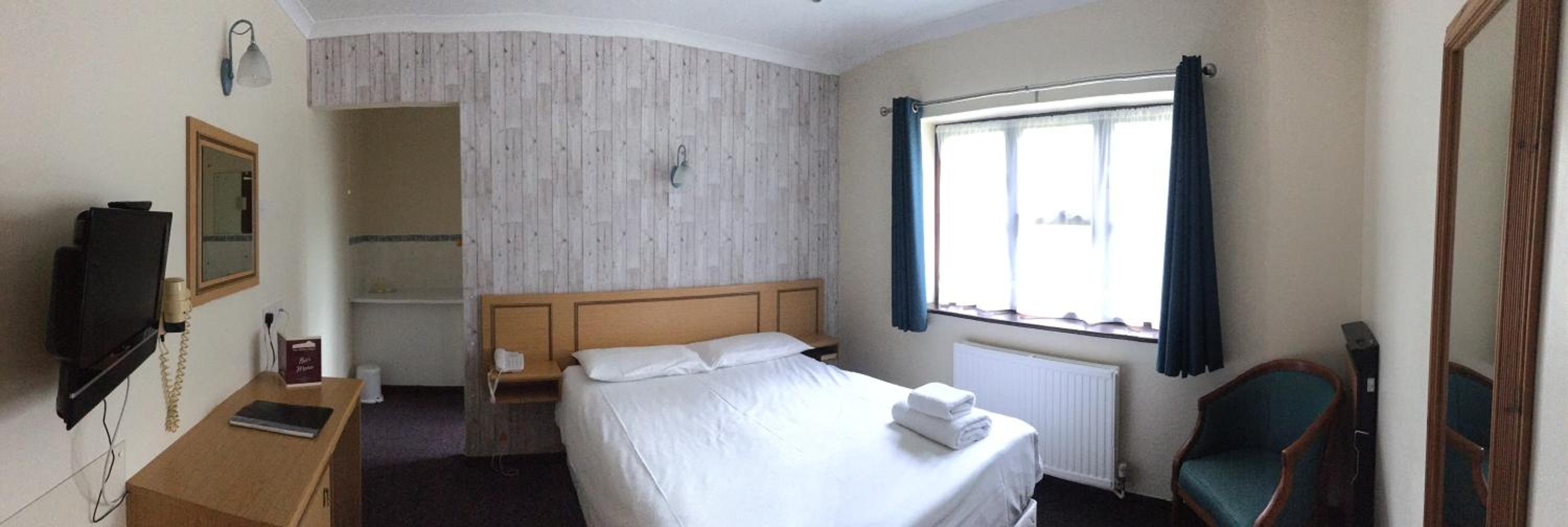 Budget Double Room - Photo 8