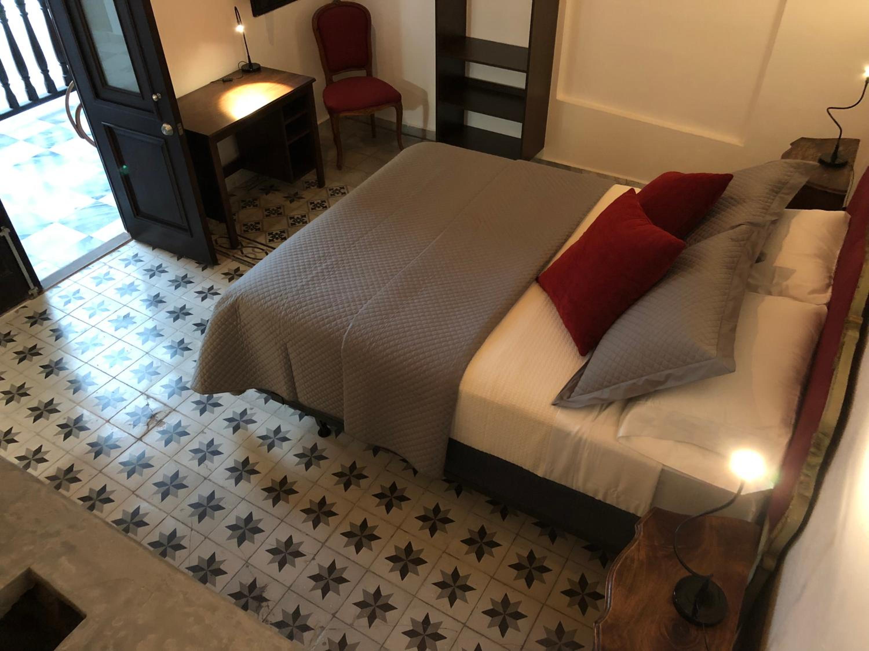 Colonial Room photo 3
