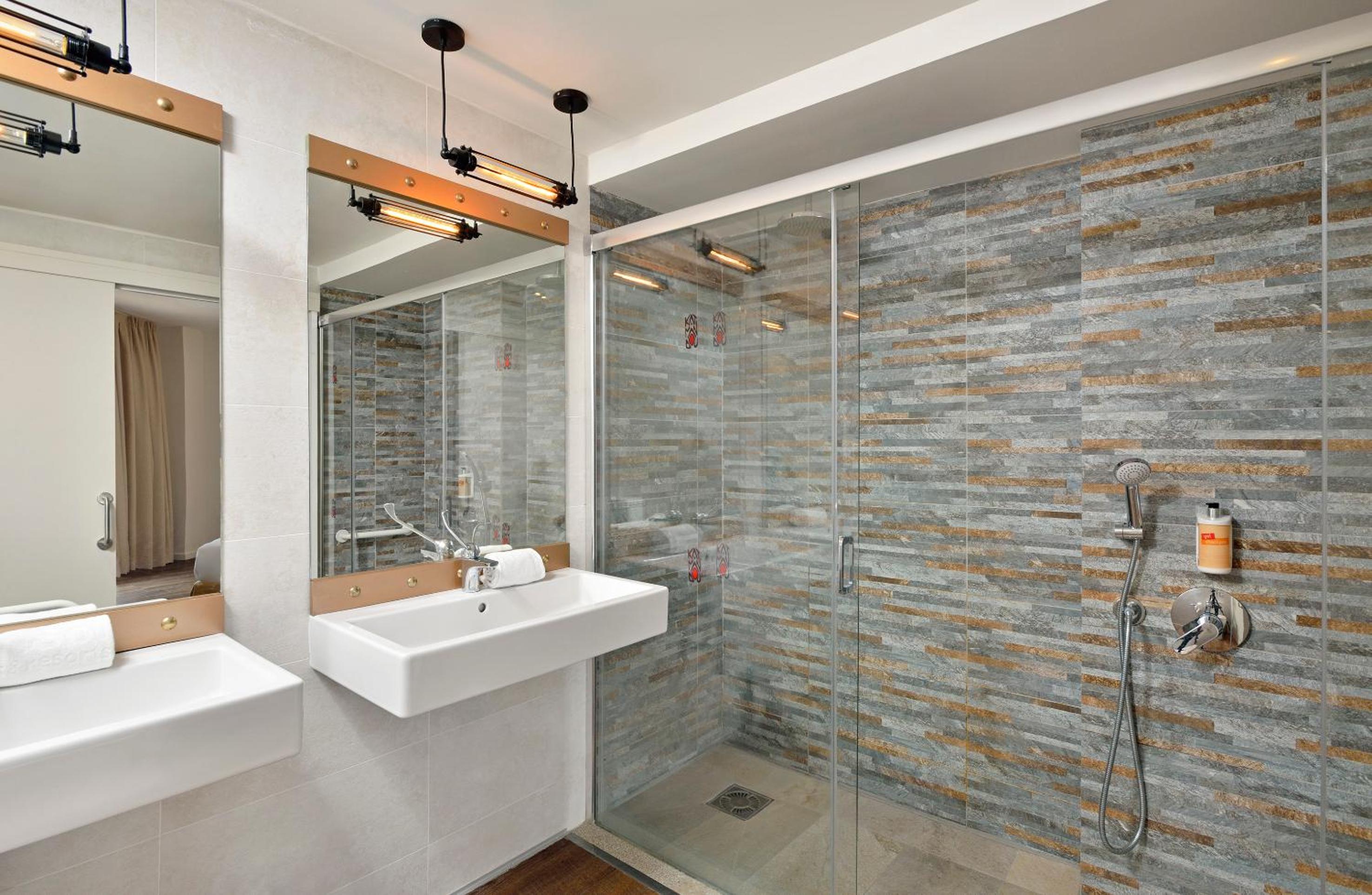 Maya & Kumars Enchanted Suite