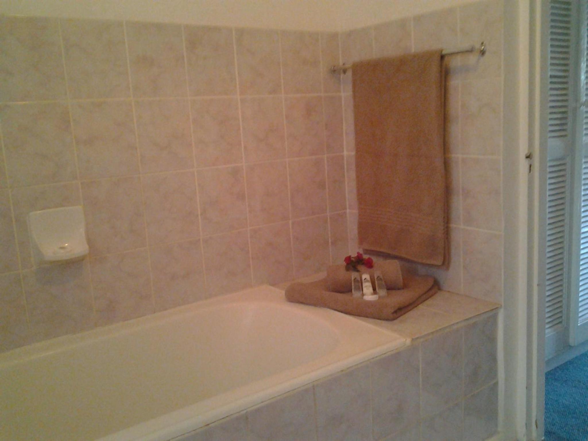 Double Room with Bath - Photo 7