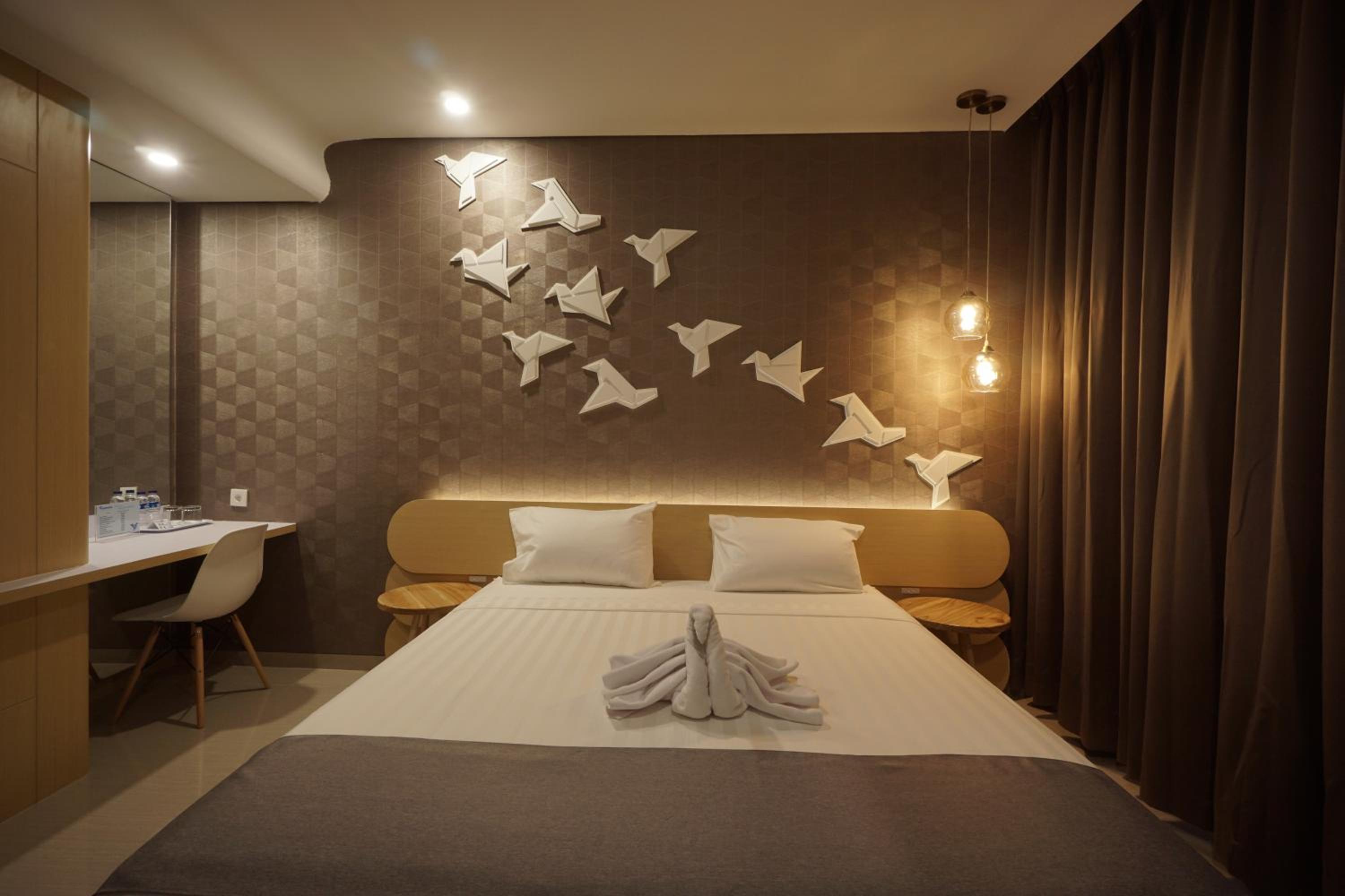 Deluxe Double Room (2 Adults + 1 Child) - Photo 1