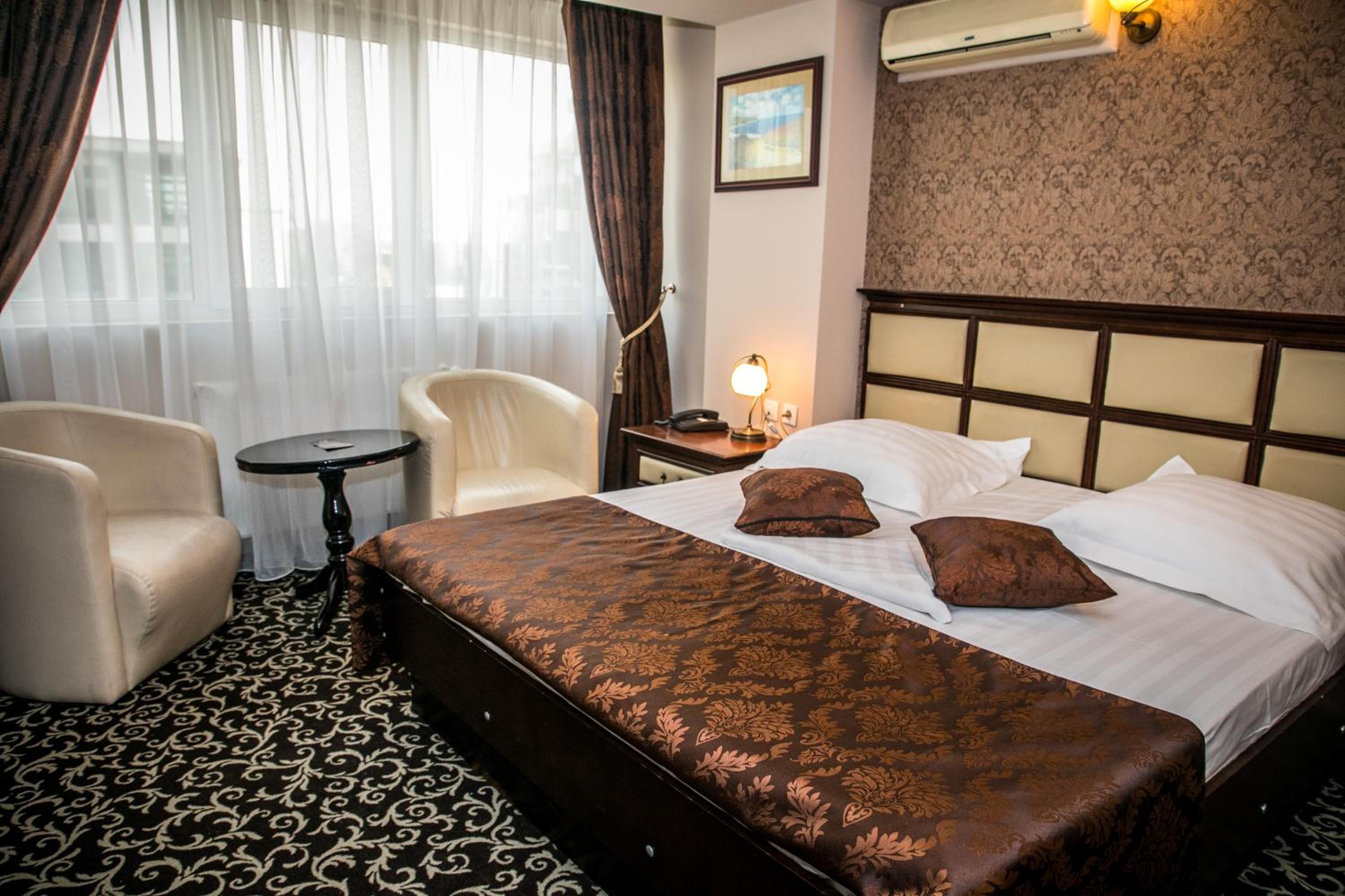 Double Room - Photo 5