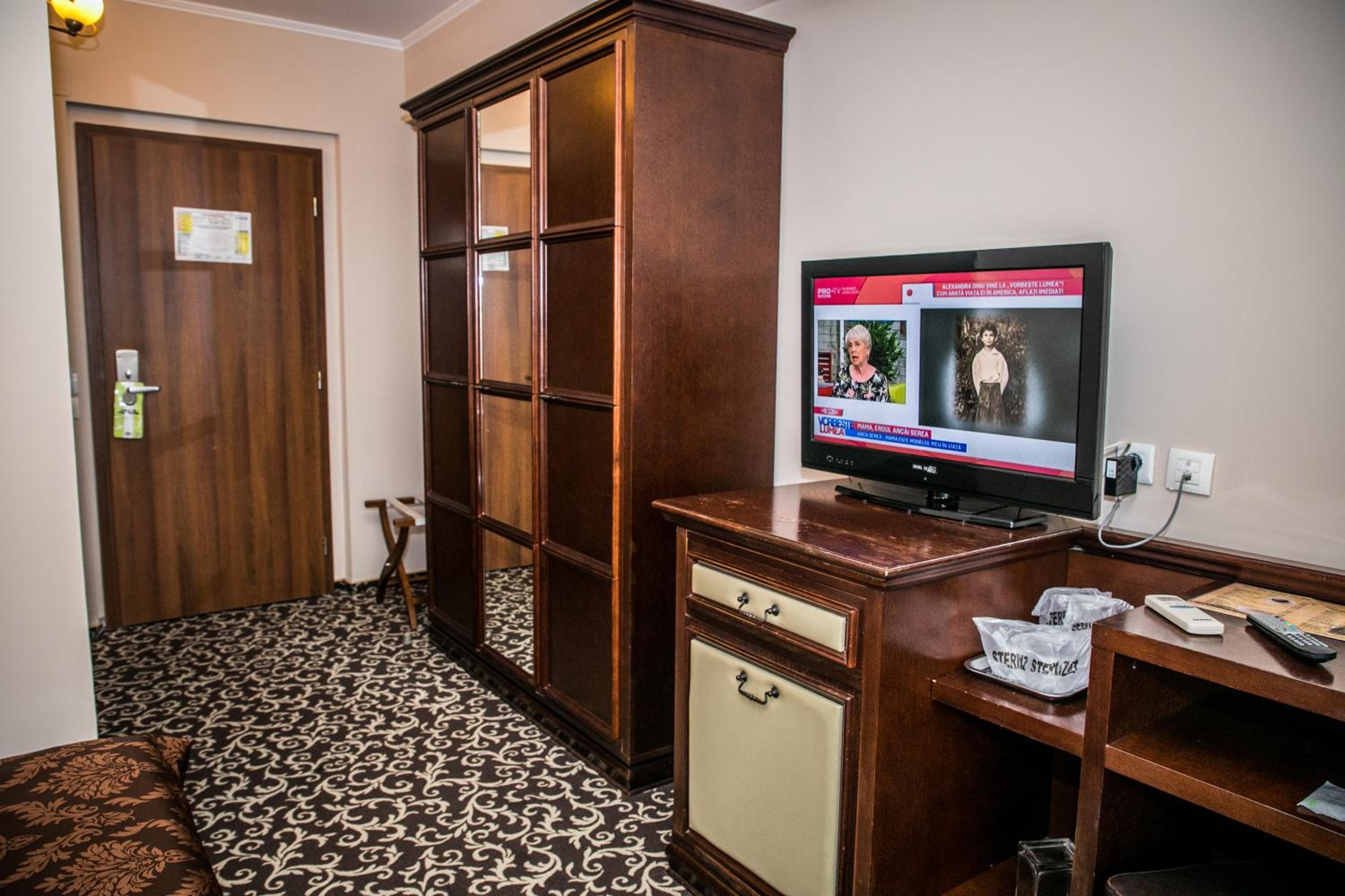 Double Room - Photo 3